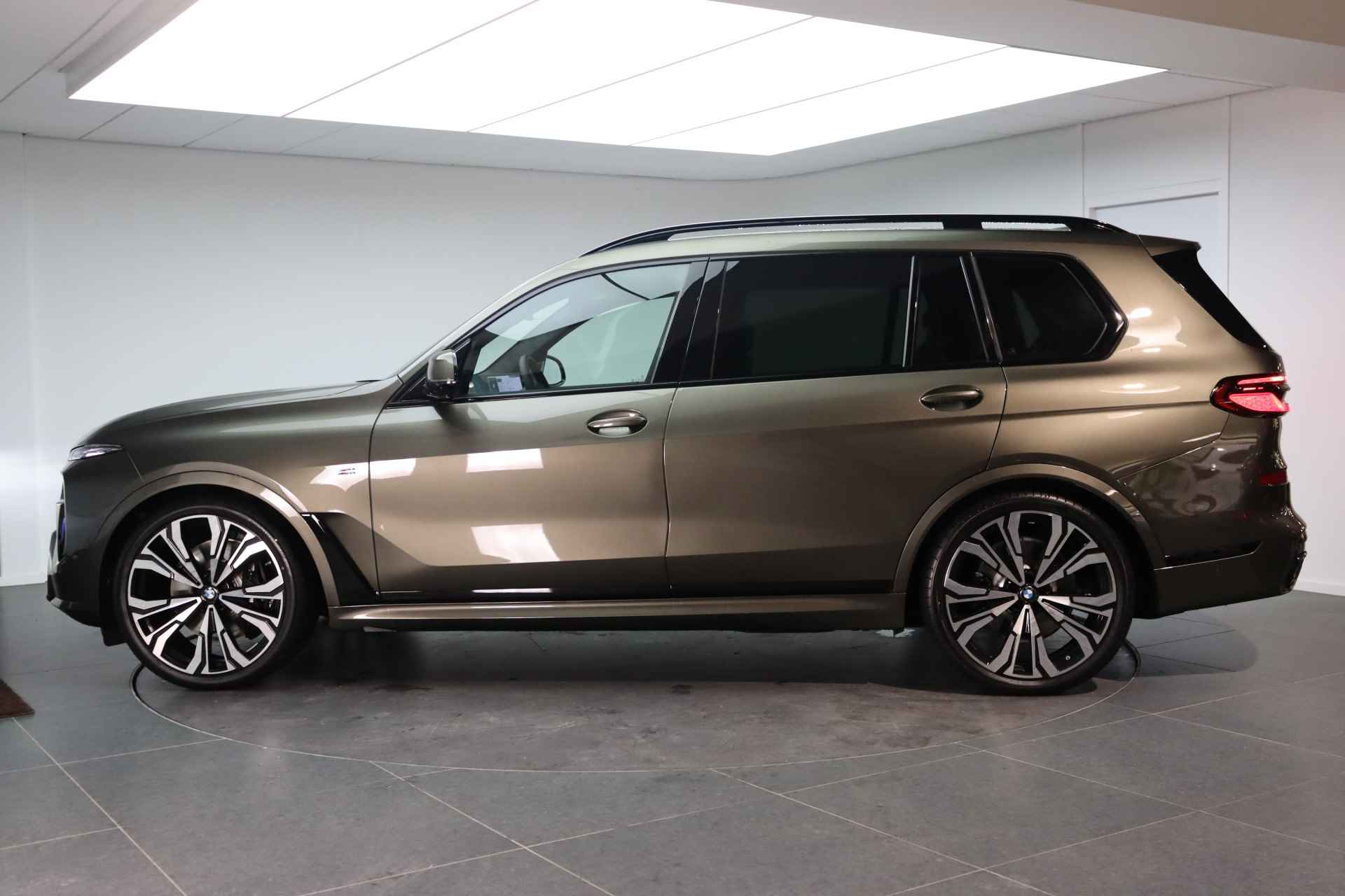 BMW X7 xDrive40i High Executive M Sport Automaat / Panoramadak Sky Lounge / Trekhaak / Integral Active Steering / Stoelventilatie / Massagefunctie / Bowers & Wilkins / Live Cockpit Professional - 3/37