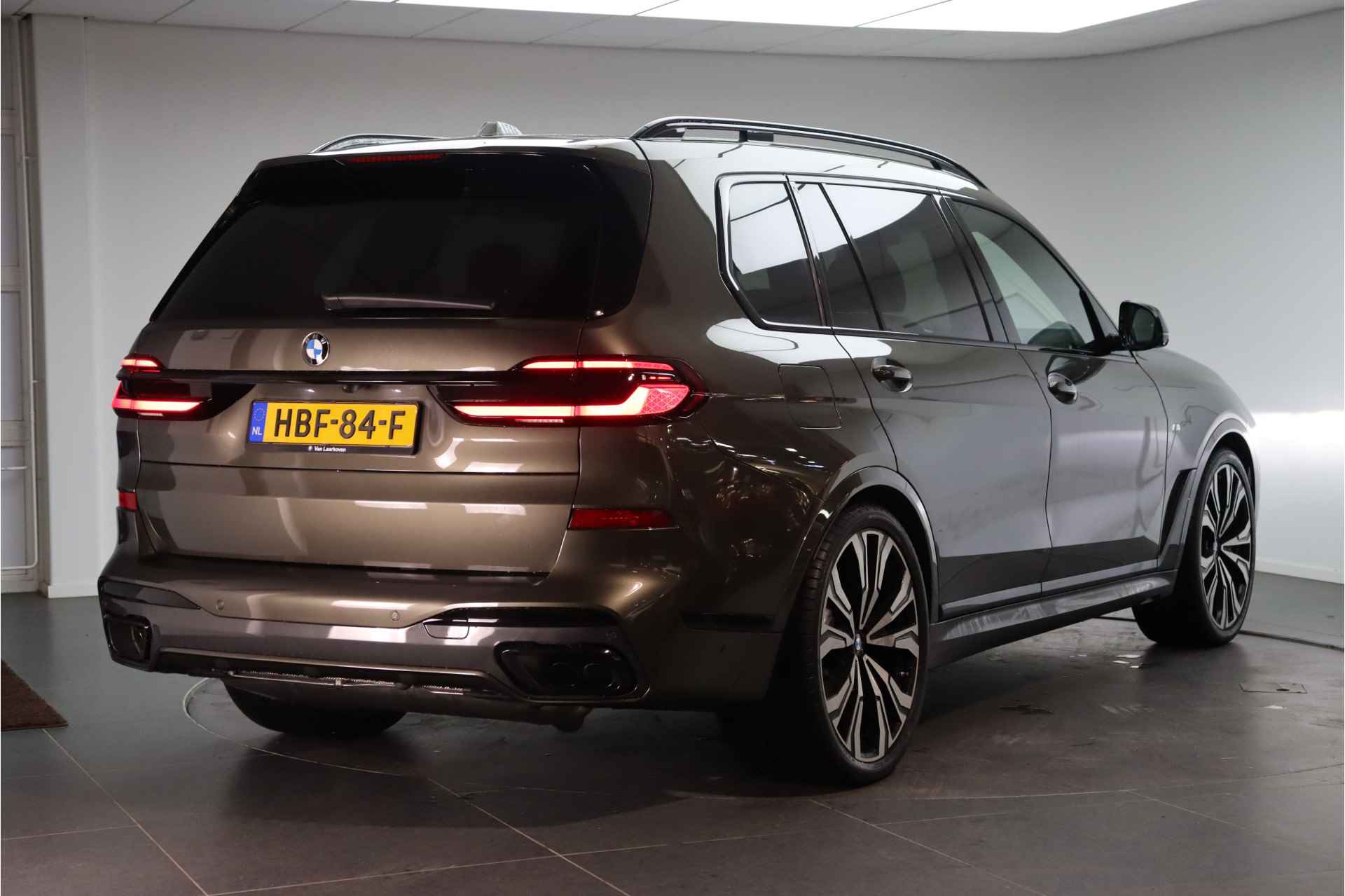 BMW X7 xDrive40i High Executive M Sport Automaat / Panoramadak Sky Lounge / Trekhaak / Integral Active Steering / Stoelventilatie / Massagefunctie / Bowers & Wilkins / Live Cockpit Professional - 4/37