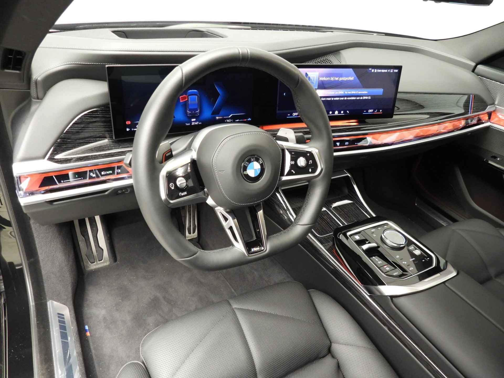 BMW 7 Serie Sedan 740d xDrive | M-Sportpakket | LED | Leder | HUD | Schuifdak | Active steering | Shadow line | DAB | Alu 20 inch - 31/57