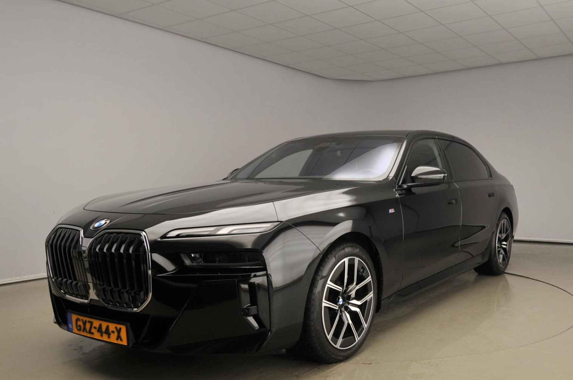 BMW 7 Serie Sedan 740d xDrive | M-Sportpakket | LED | Leder | HUD | Schuifdak | Active steering | Shadow line | DAB | Alu 20 inch - 57/57