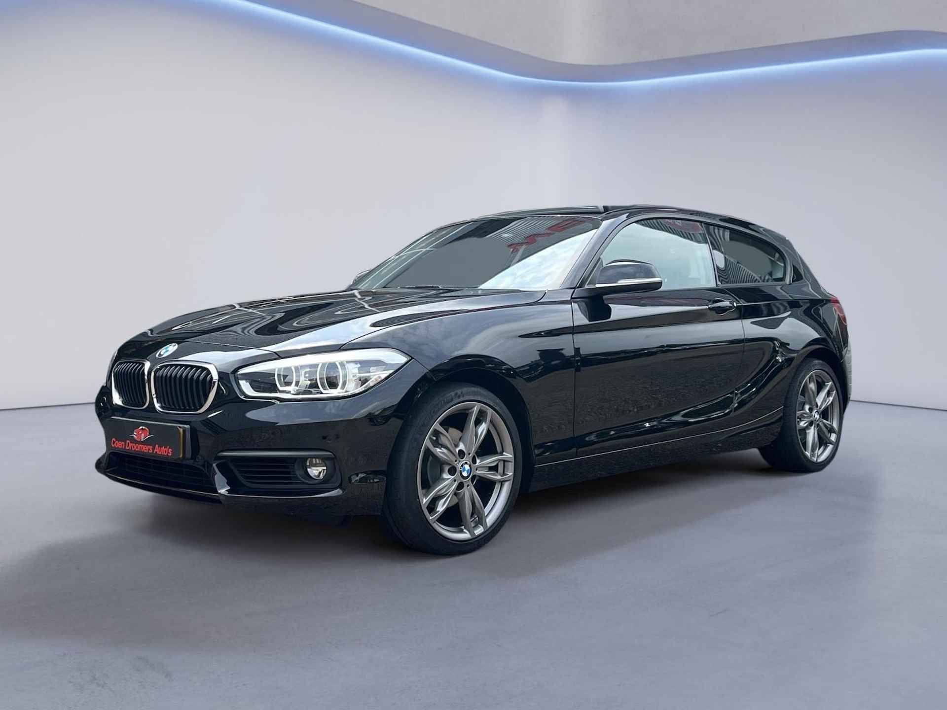 BMW 1-serie 120i 184PK Airconditioning, 18'' Lichtmetalen velgen, Stoelverwarming, Apple Carplay, Multifunctioneelstuurwiel, Cruise Control, Parkeersensoren V+A (MET GARANTIE*) - 1/33
