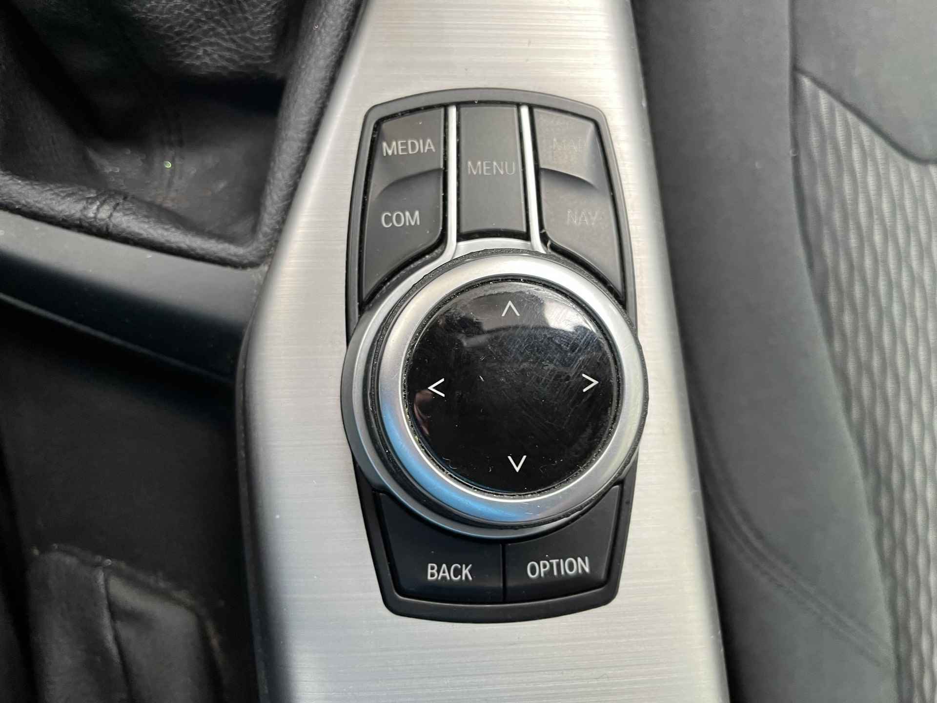 BMW 1-serie 120i 184PK Airconditioning, 18'' Lichtmetalen velgen, Stoelverwarming, Apple Carplay, Multifunctioneelstuurwiel, Cruise Control, Parkeersensoren V+A (MET GARANTIE*) - 30/33