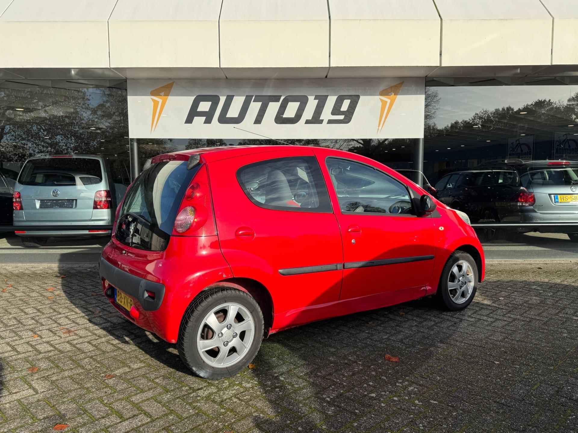 Peugeot 107 1.0-12V XS Urban Move - 2/14