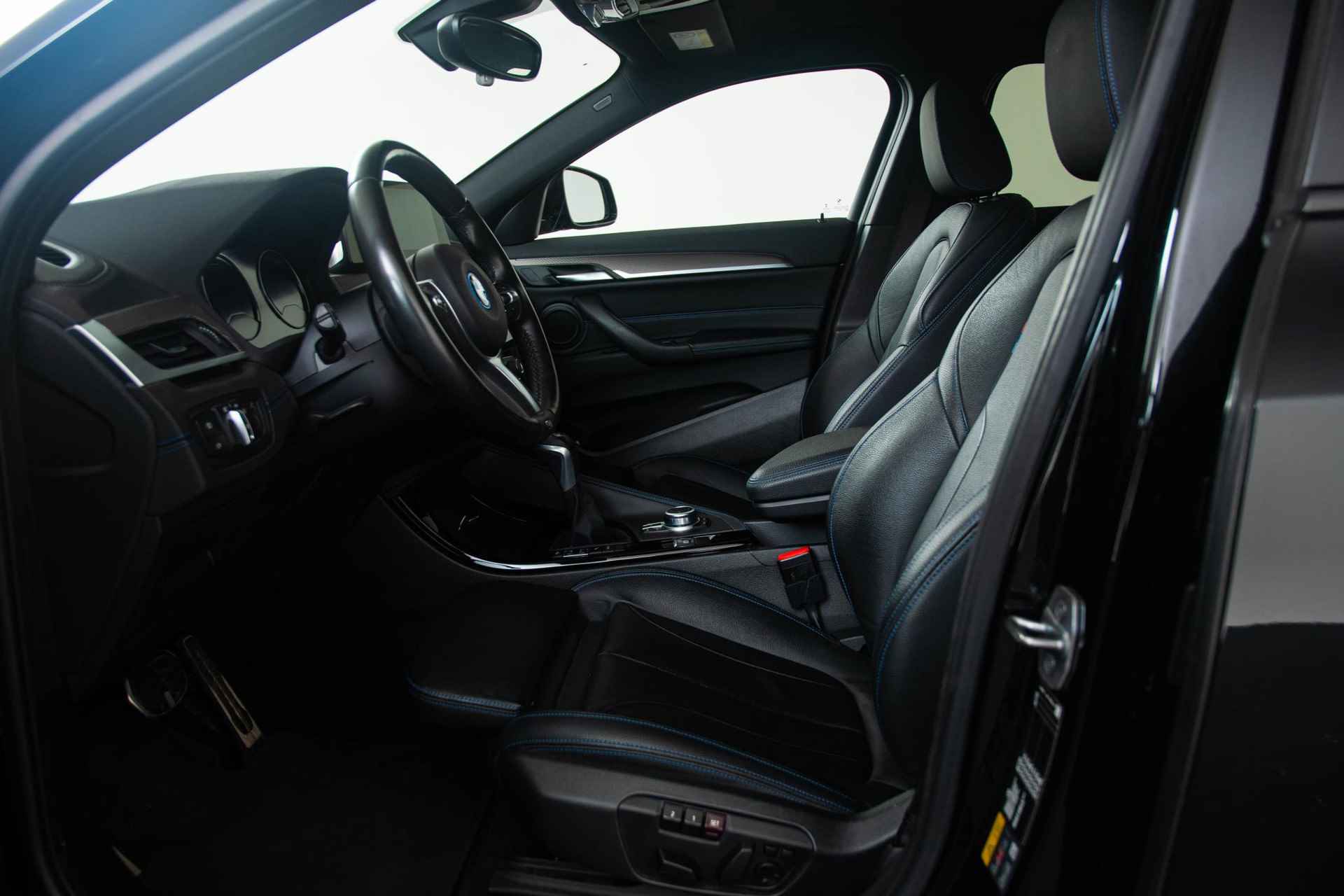 BMW X2 xDrive25e High Executive M Sportpakket - Panoramadak - Comfort Access - Head-Up Display - Park Assistant met Camera - HiFi Soundsystem - 4/45