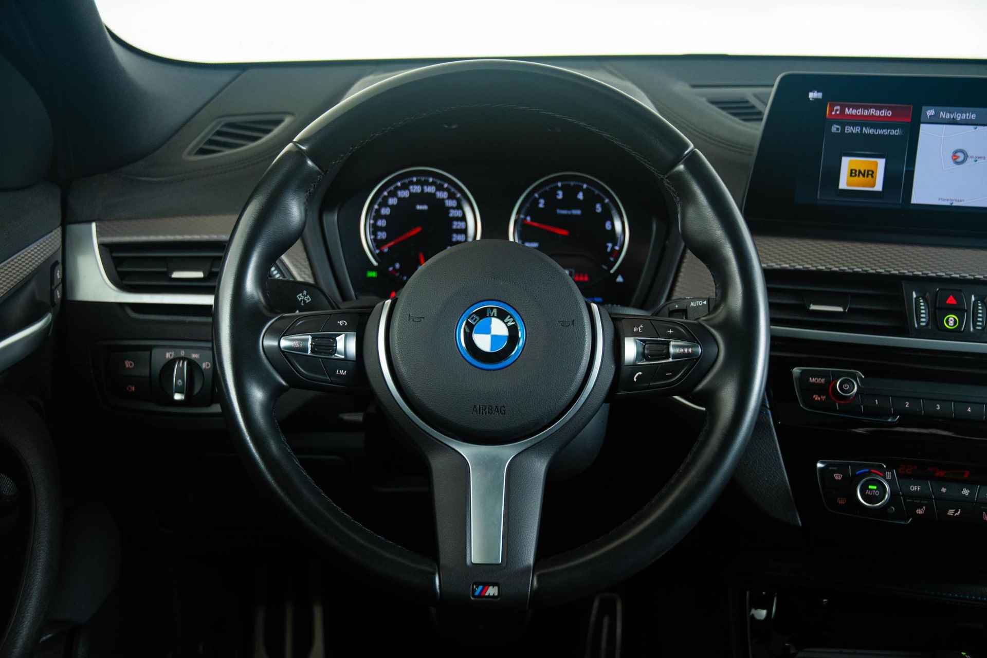 BMW X2 xDrive25e High Executive M Sportpakket - Panoramadak - Comfort Access - Head-Up Display - Park Assistant met Camera - HiFi Soundsystem - 26/45