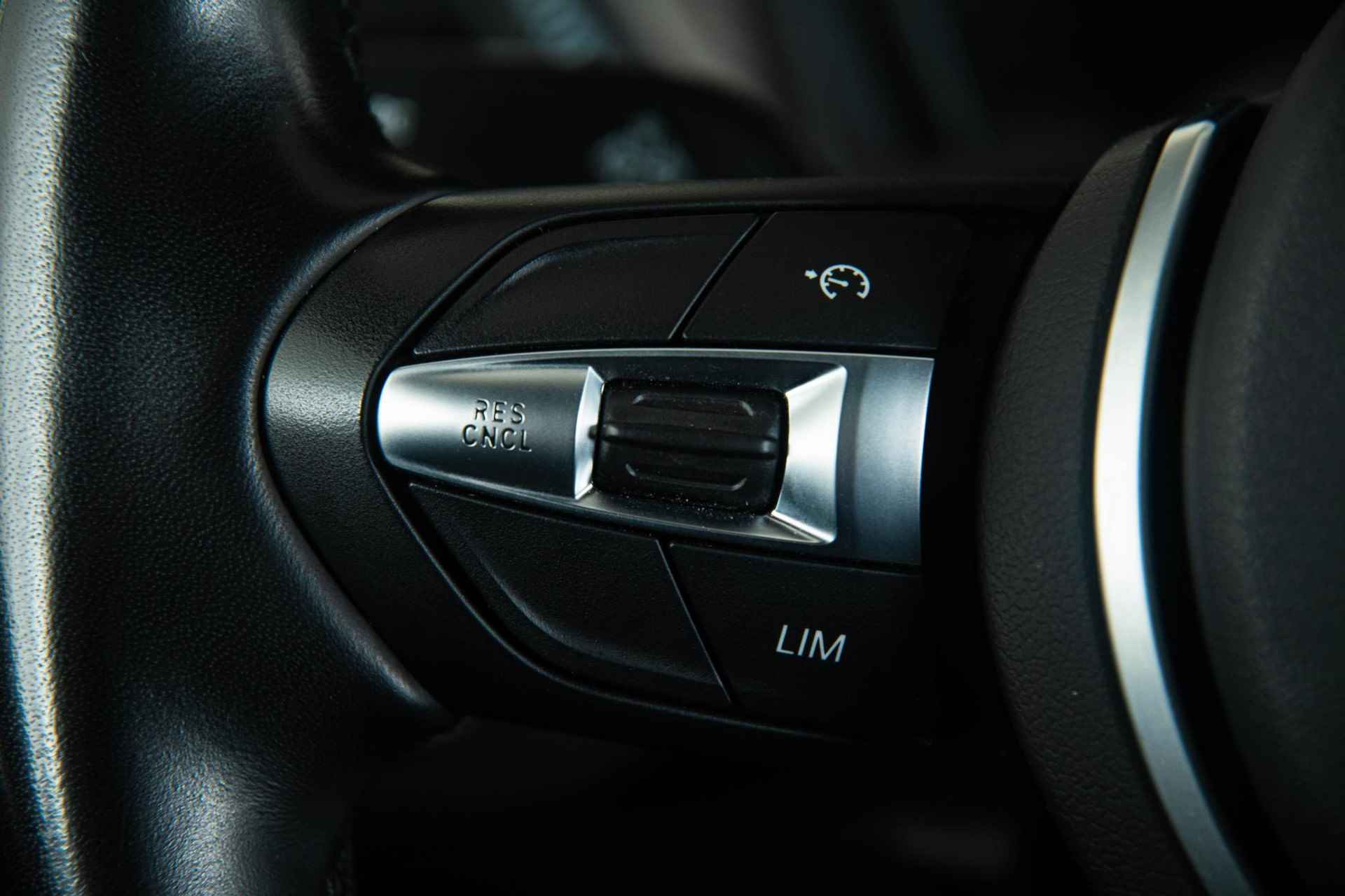 BMW X2 xDrive25e High Executive M Sportpakket - Panoramadak - Comfort Access - Head-Up Display - Park Assistant met Camera - HiFi Soundsystem - 28/45