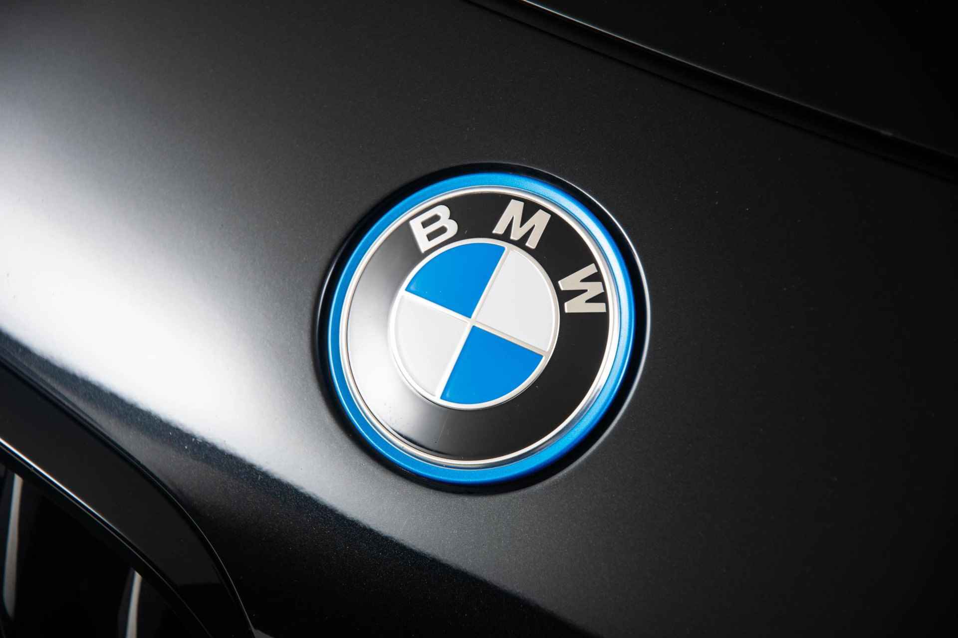 BMW X2 xDrive25e High Executive M Sportpakket - Panoramadak - Comfort Access - Head-Up Display - Park Assistant met Camera - HiFi Soundsystem - 39/45