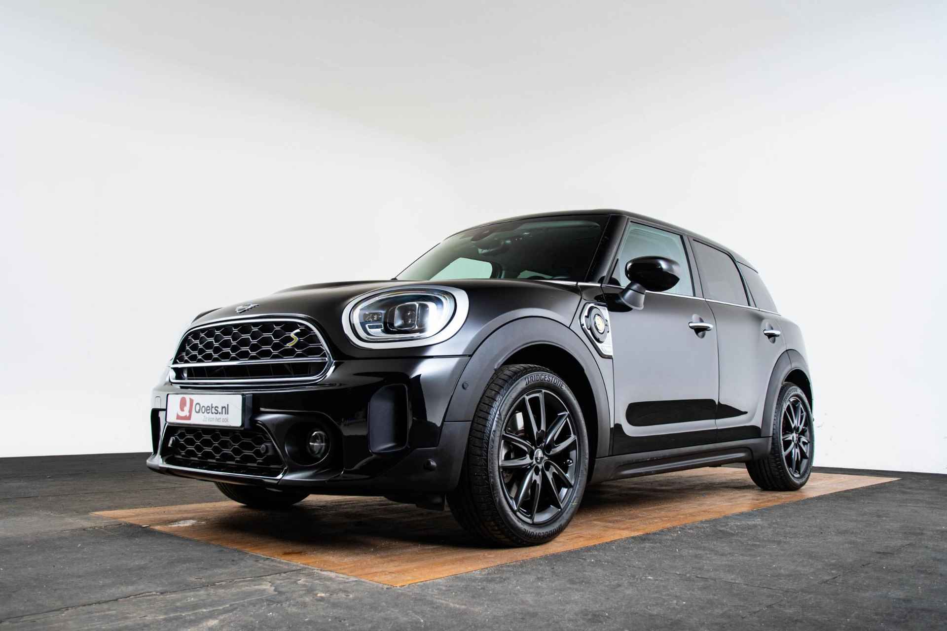 Mini Mini Countryman 2.0 Cooper S E ALL4 Cruise control - Elektrisch verwarmbare voorstoelen - Elektrische inklapbare buitenspiegels - Achteruitrijcamera - Driving/parking Assistant - Head Up - Getinte Ruiten - - 55/67