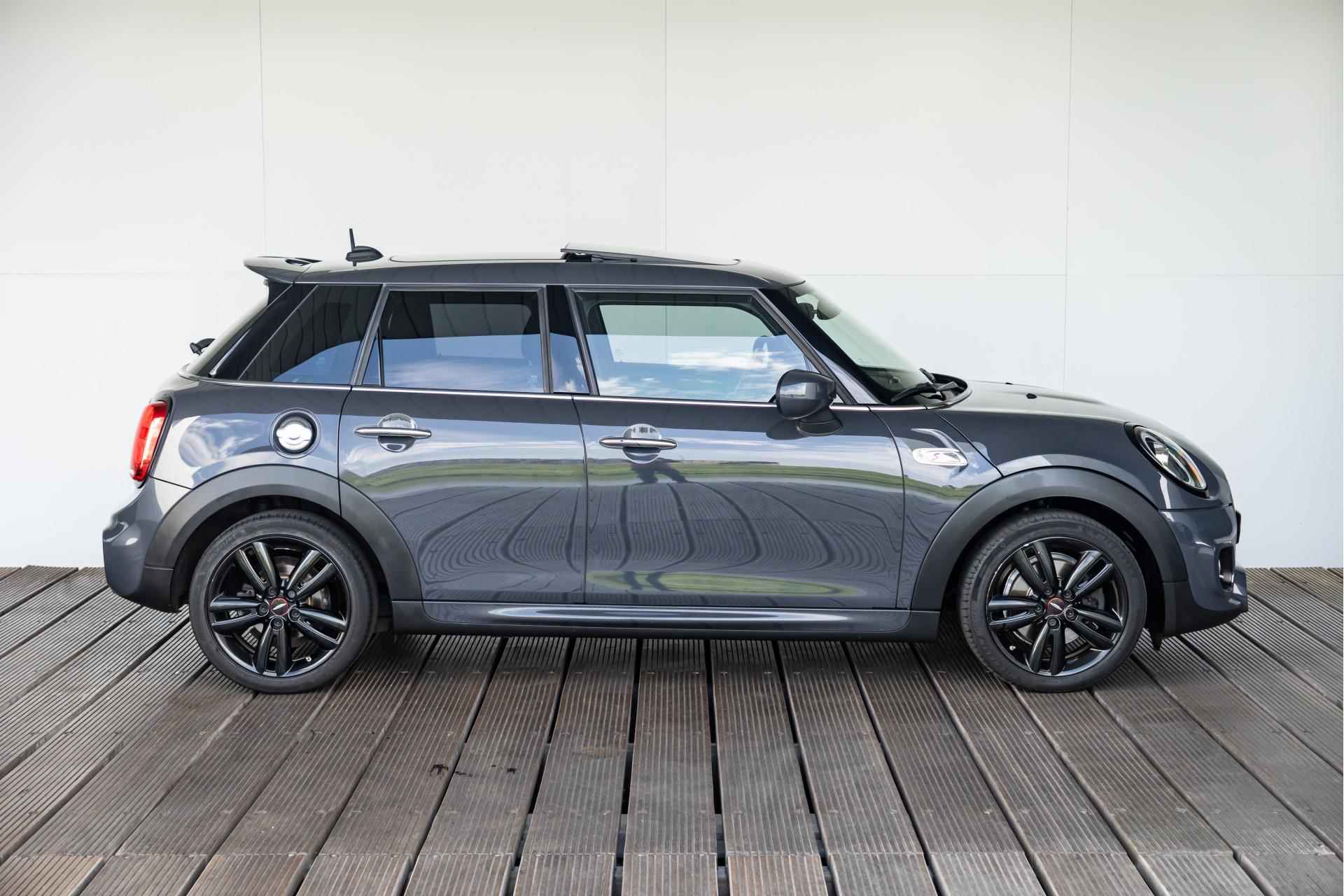 MINI 5-deurs Cooper S Aut. John Cooper Works pakket + Panoramadak - 4/36