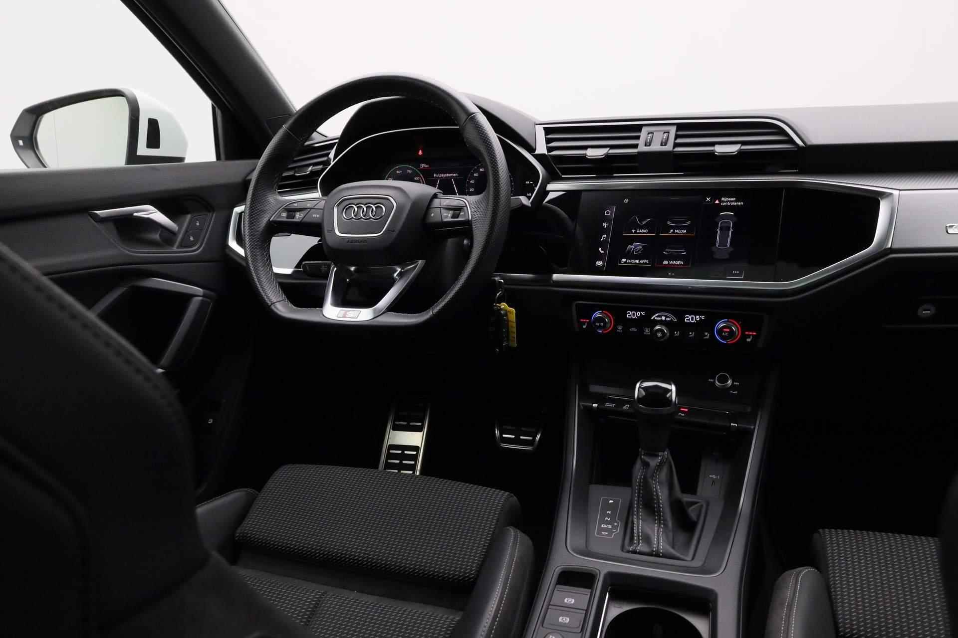 Audi Q3 45 TFSI e 245PK S-tronic S edition | Pano | 20 inch | Full LED | Zwart optiek | Parkeersensoren voor/achter | Apple Carplay / Android Auto - 32/43