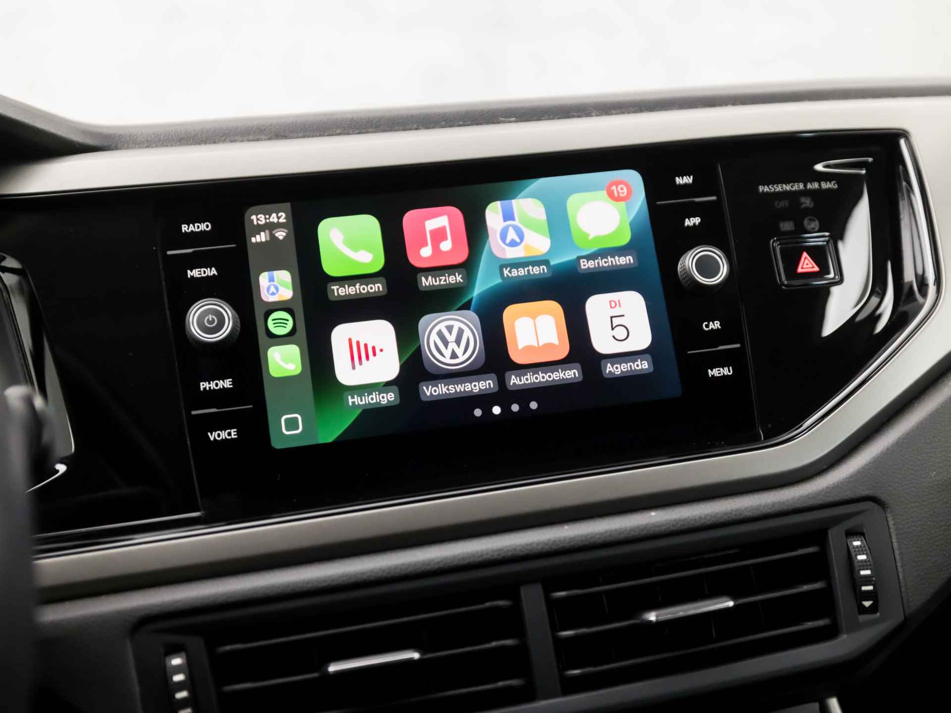 Volkswagen Polo 1.0 TGI Comfortline (APPLE CARPLAY, GROOT NAVI, ADAPTIVE CRUISE, SPORTSTOELEN, LED ACHTERLICHTEN, NIEUWE APK, NIEUWSTAAT) - 8/35