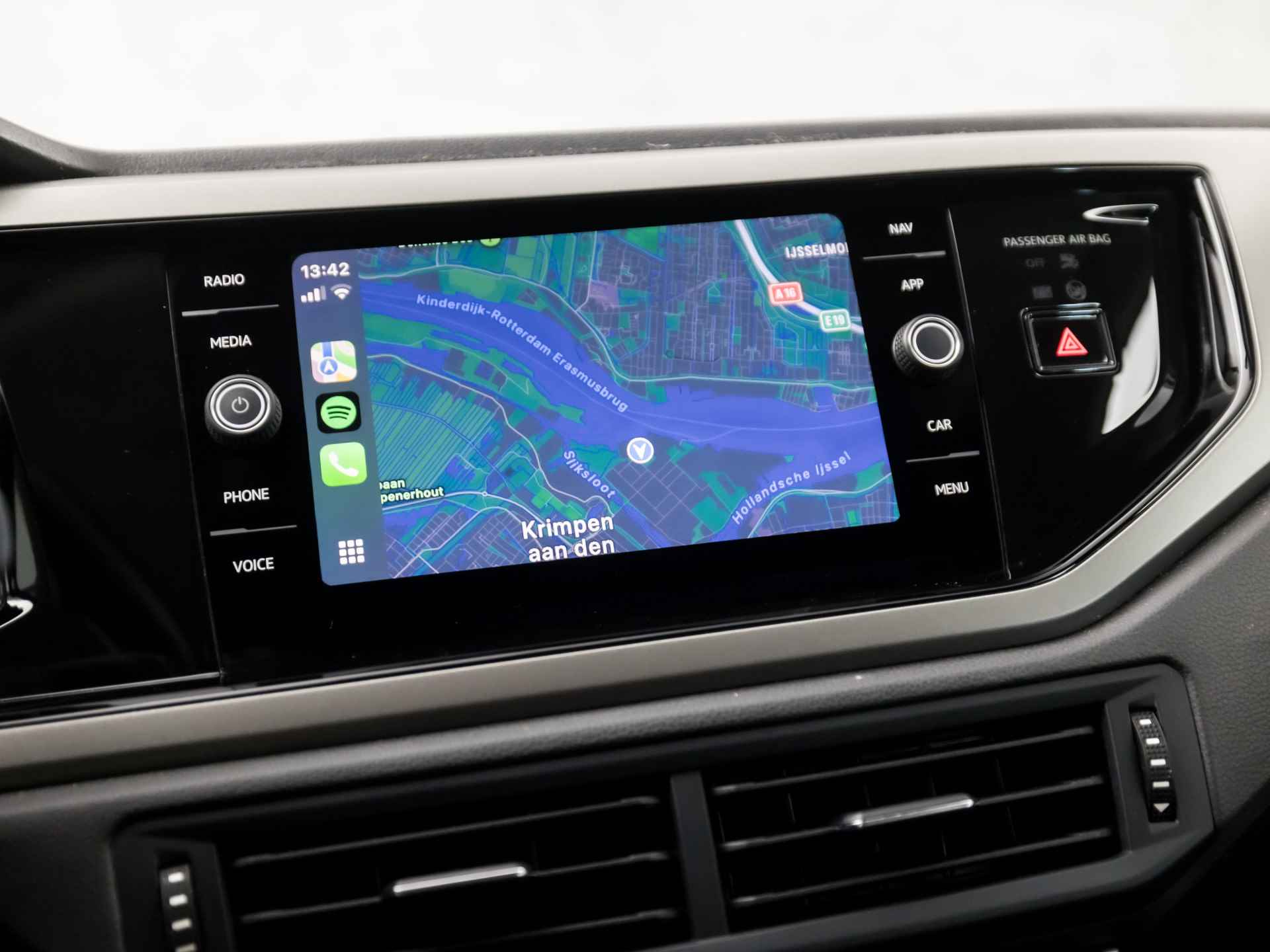 Volkswagen Polo 1.0 TGI Comfortline (APPLE CARPLAY, GROOT NAVI, ADAPTIVE CRUISE, SPORTSTOELEN, LED ACHTERLICHTEN, NIEUWE APK, NIEUWSTAAT) - 24/35