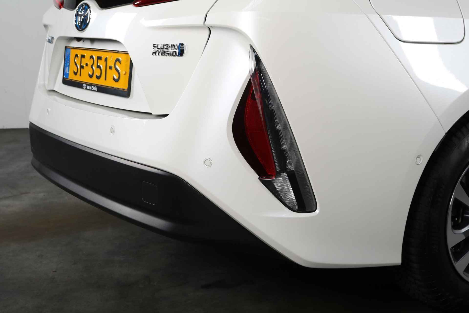 Toyota Prius 1.8 Plug-in Business Plus, Navi, DAB, Dode hoek - 4/44