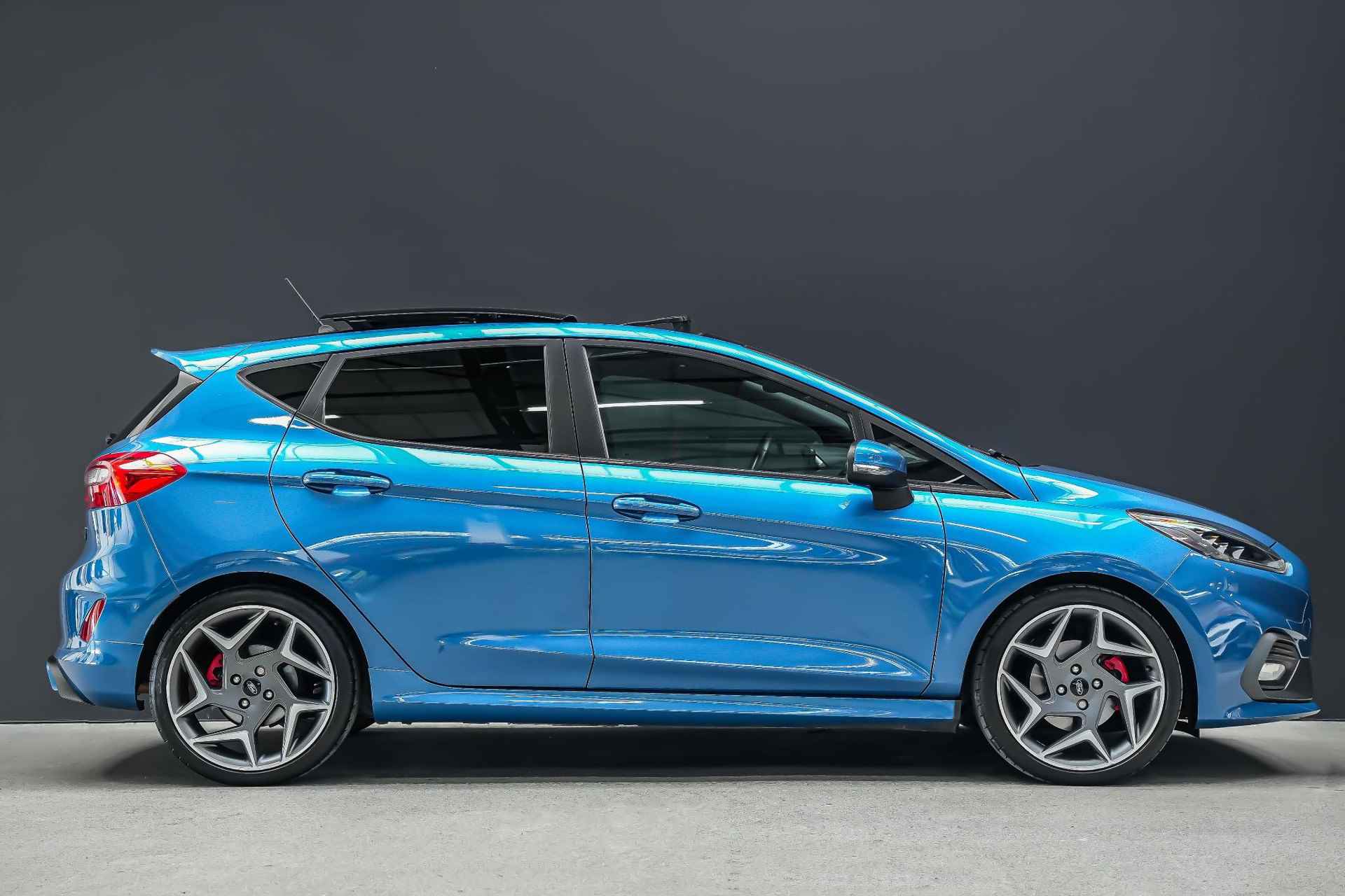 Ford Fiesta ST-3 1.5 200pk |dealer onderhouden|panoramadak|B&O|BLIS|Apple Carplay & Android Auto|cruise control|parkeercamera en sensoren|18"| - 6/36