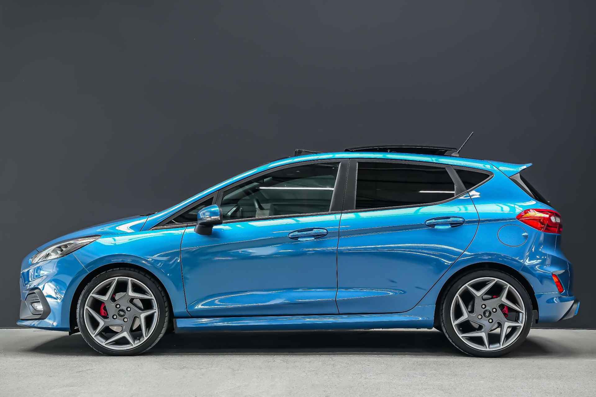 Ford Fiesta ST-3 1.5 200pk |dealer onderhouden|panoramadak|B&O|BLIS|Apple Carplay & Android Auto|cruise control|parkeercamera en sensoren|18"| - 7/36