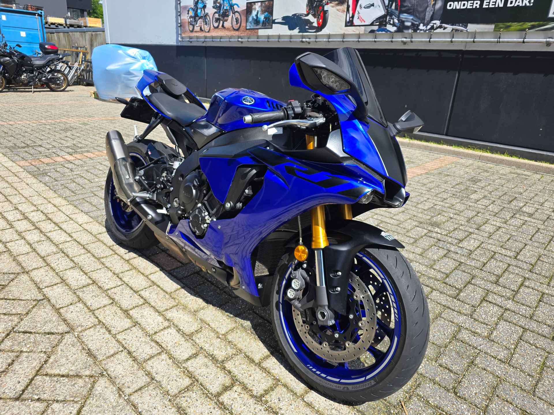 Yamaha YZF R1 - 4/27