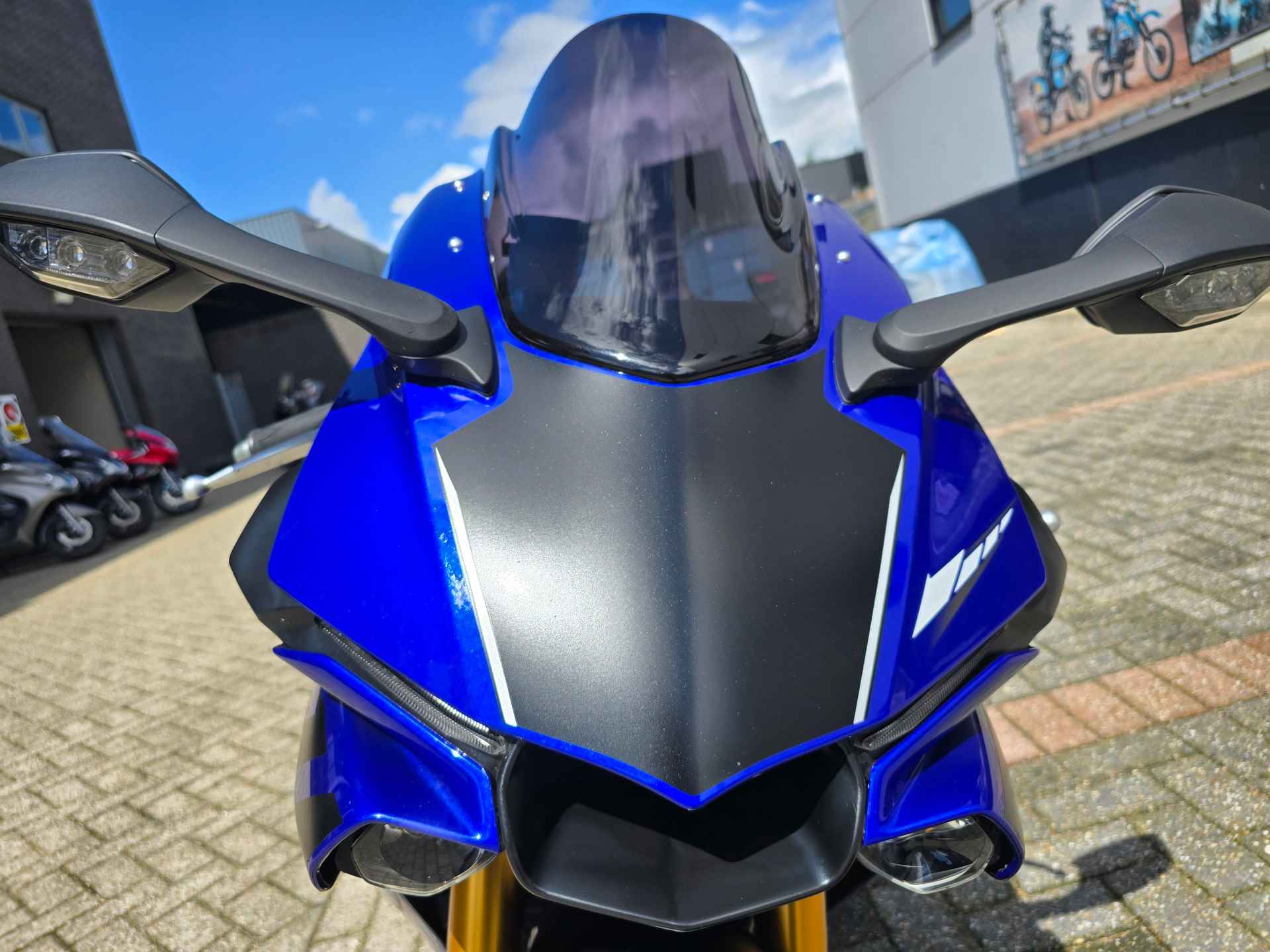 Yamaha YZF R1 - 9/27