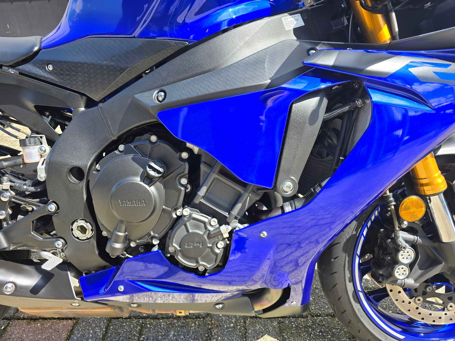 Yamaha YZF R1 - 10/27