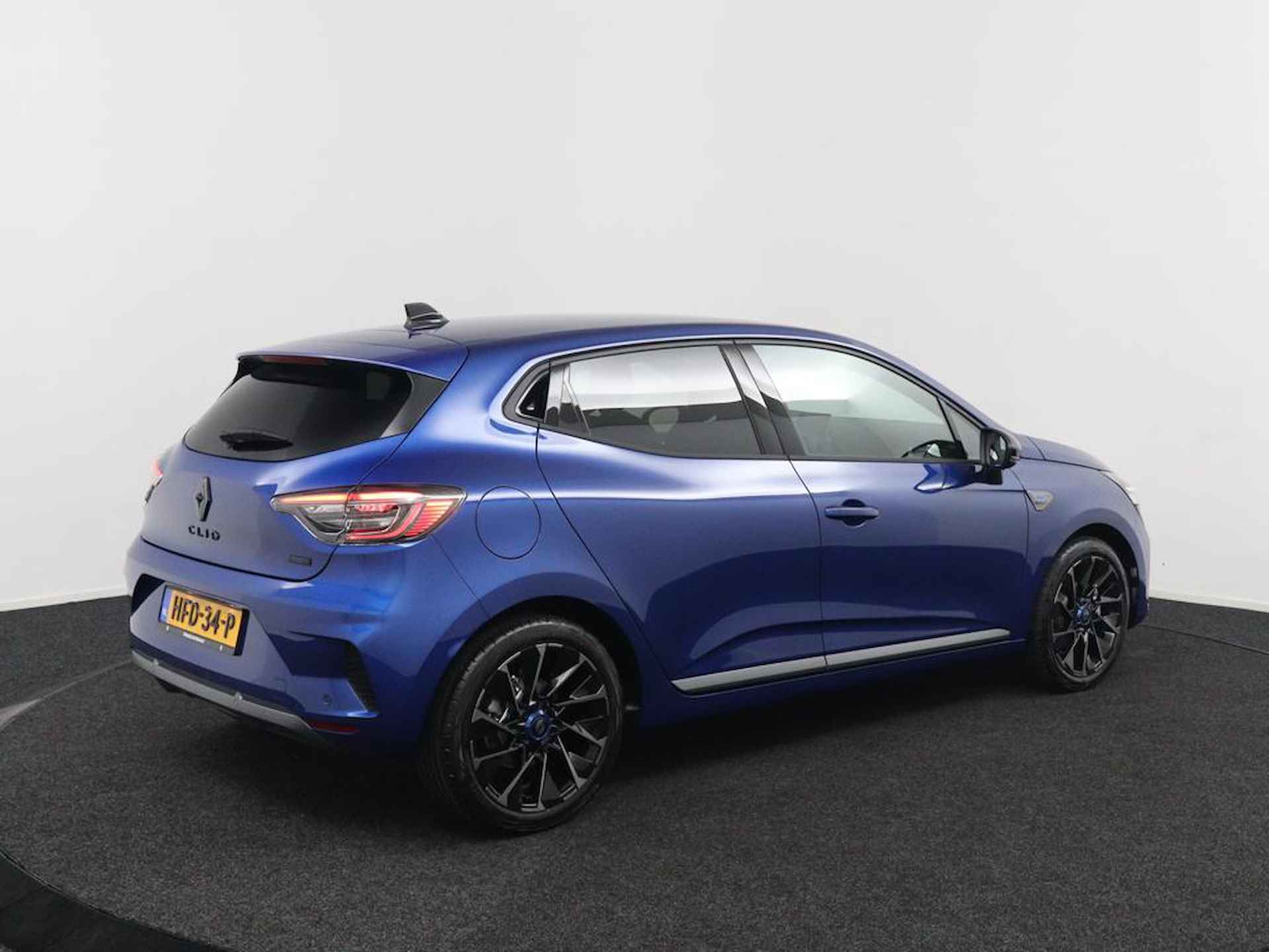 Renault Clio 1.6 E-Tech Full Hybrid 145 esprit Alpine | Bose Audio | Camera | Navigatie | Climate Control | Adaptieve Cruise Control | Parkeersensoren | Metallic Lak | 17'' Lichtmetalen Velgen | Apple Carplay | Android Auto | - 5/41