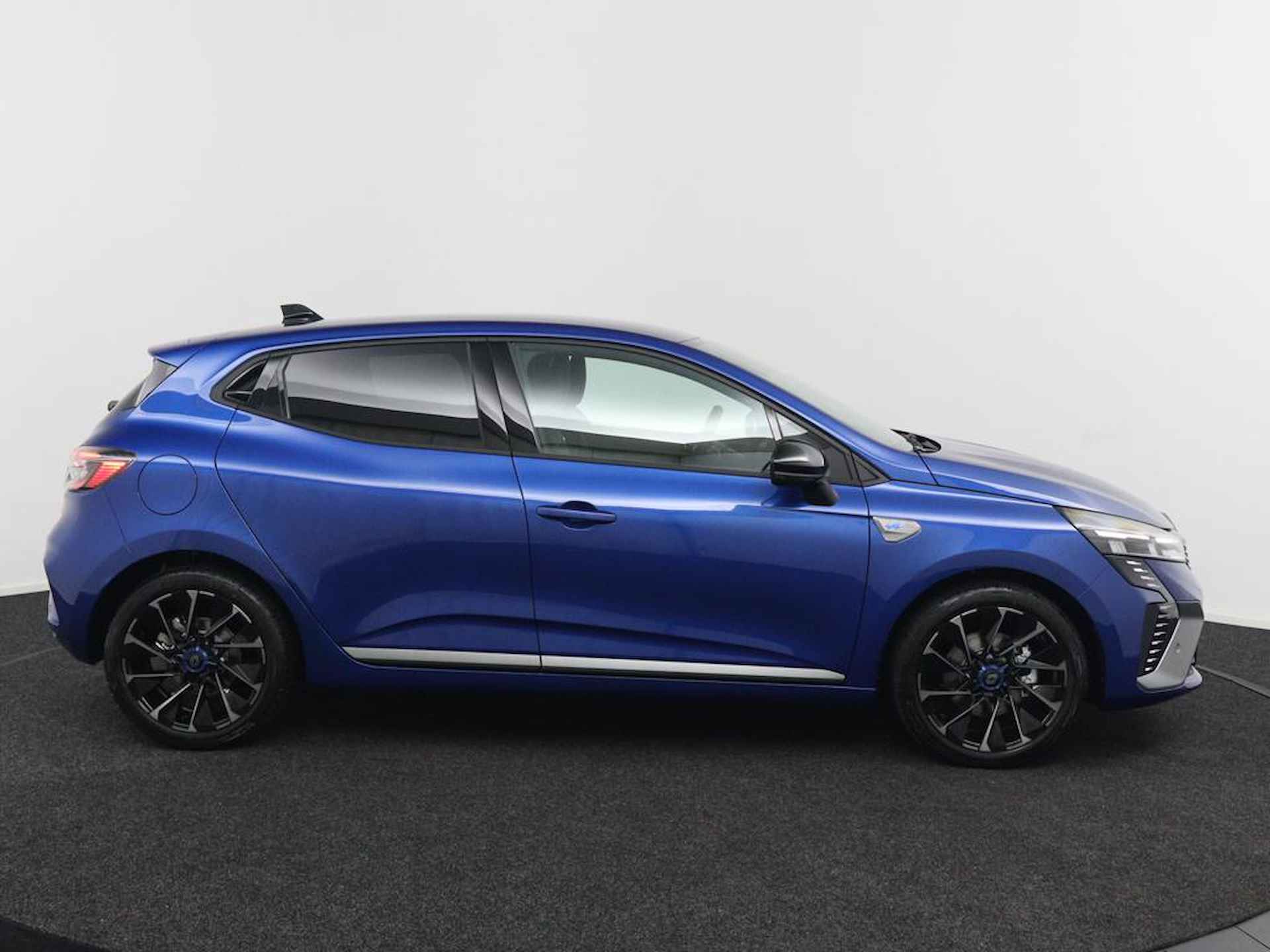 Renault Clio 1.6 E-Tech Full Hybrid 145 esprit Alpine | Bose Audio | Camera | Navigatie | Climate Control | Adaptieve Cruise Control | Parkeersensoren | Metallic Lak | 17'' Lichtmetalen Velgen | Apple Carplay | Android Auto | - 6/41