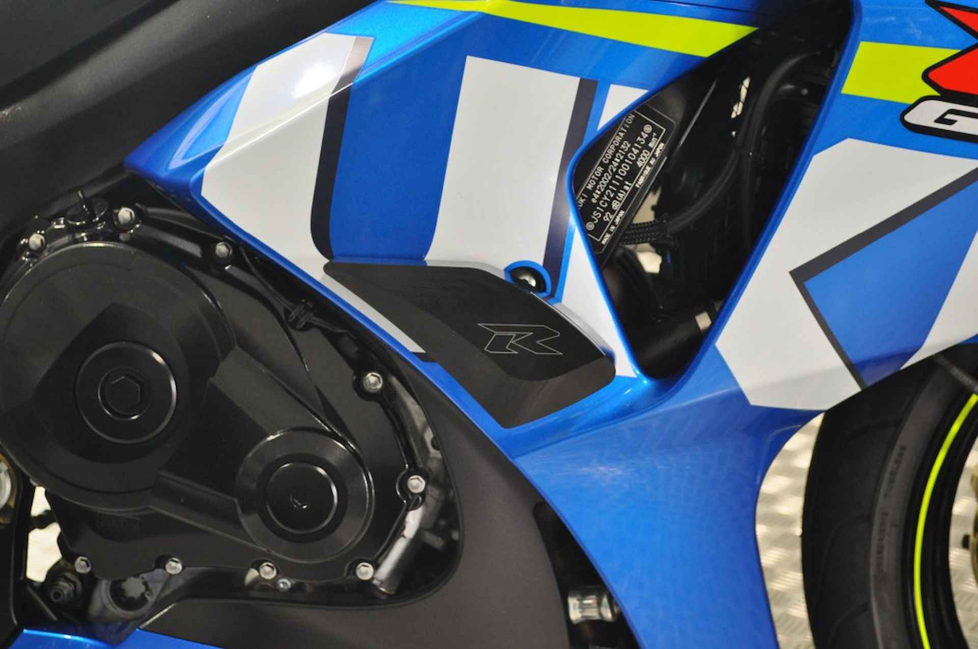 SUZUKI Gsx-r 1000 MOTO GP - 6/24