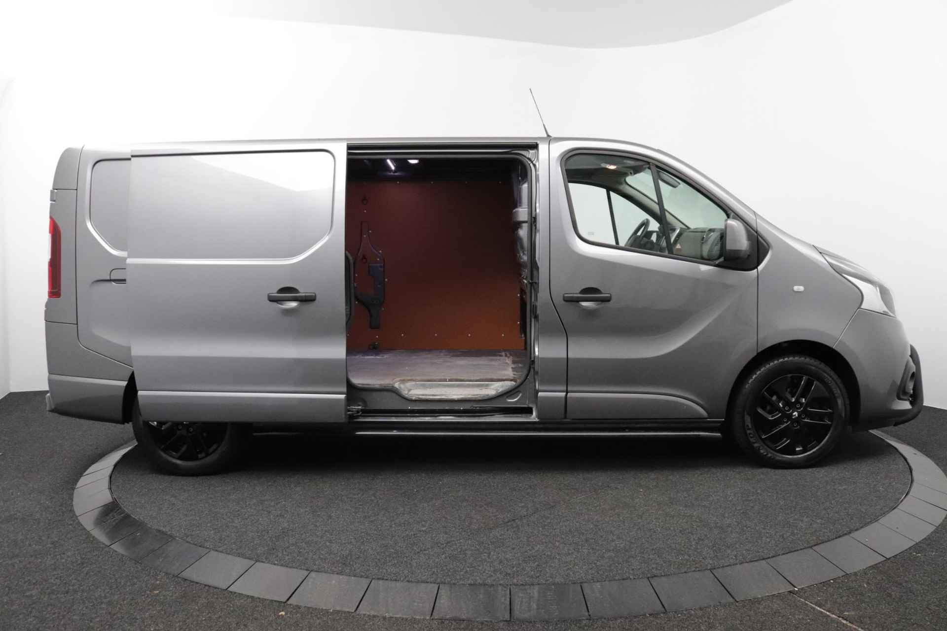 Renault Trafic 1.6 dCi T29 L2H1 Luxe Energy | Stoelverwarming| Trekhaak| Camera|  KIWA Alarm Installatie| Bull & Side Bars| - 10/38