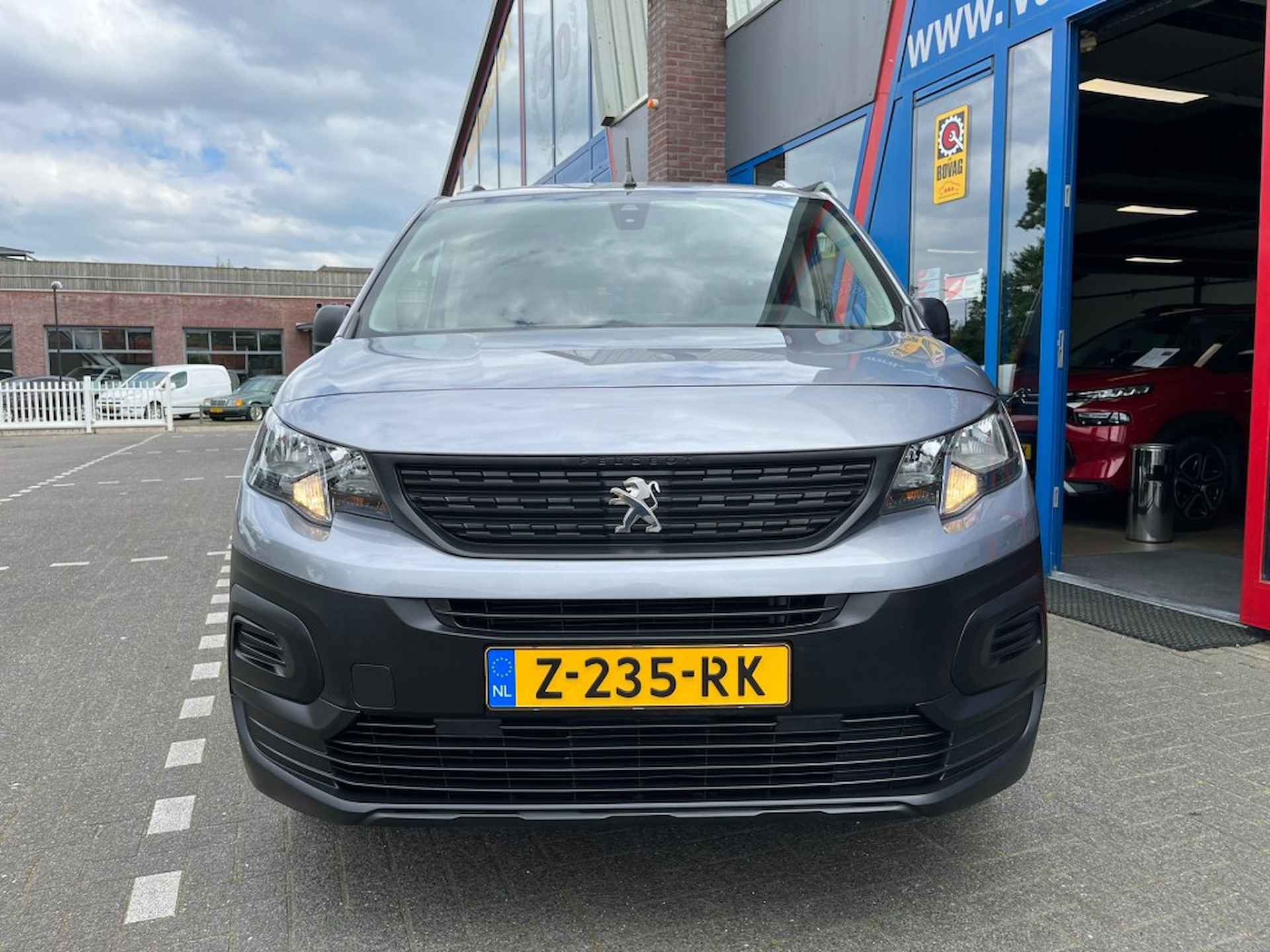 PEUGEOT Rifter 1.2 110pk 6-bak Navi Carplay PDC Airco - 21/24