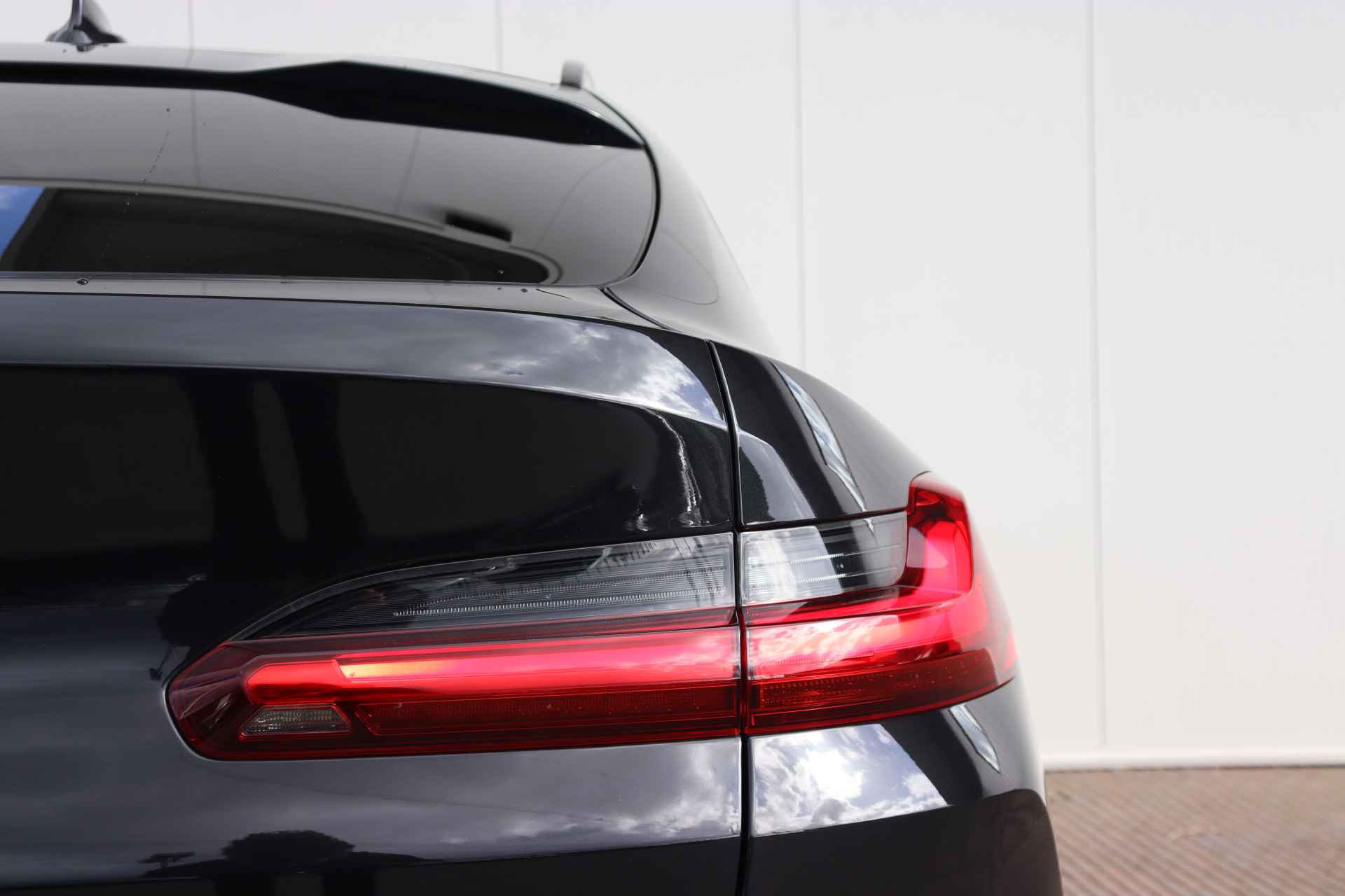 BMW X4 xDrive20i High Executive M-Sportpakket / Head Up Display / Comfort Access / HIFI / Panoramadak / - 8/32