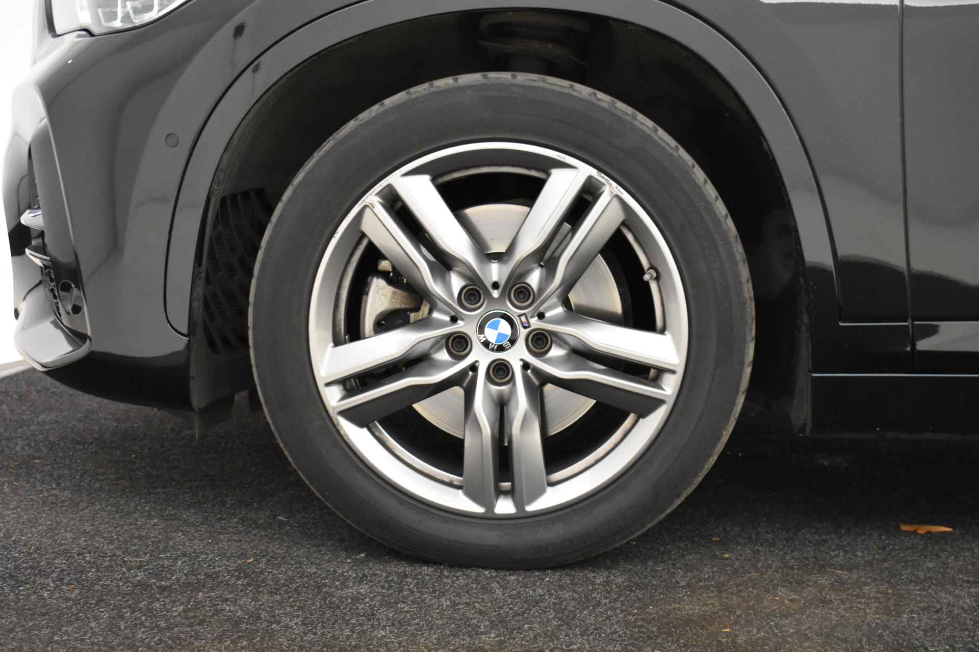 BMW X1 sDrive20i Executive M Sport Automaat / Sportstoelen / Adaptieve LED / Active Cruise Control / Achteruitrijcamera / Head-Up / Park Assistant / Driving Assistant Plus - 43/47