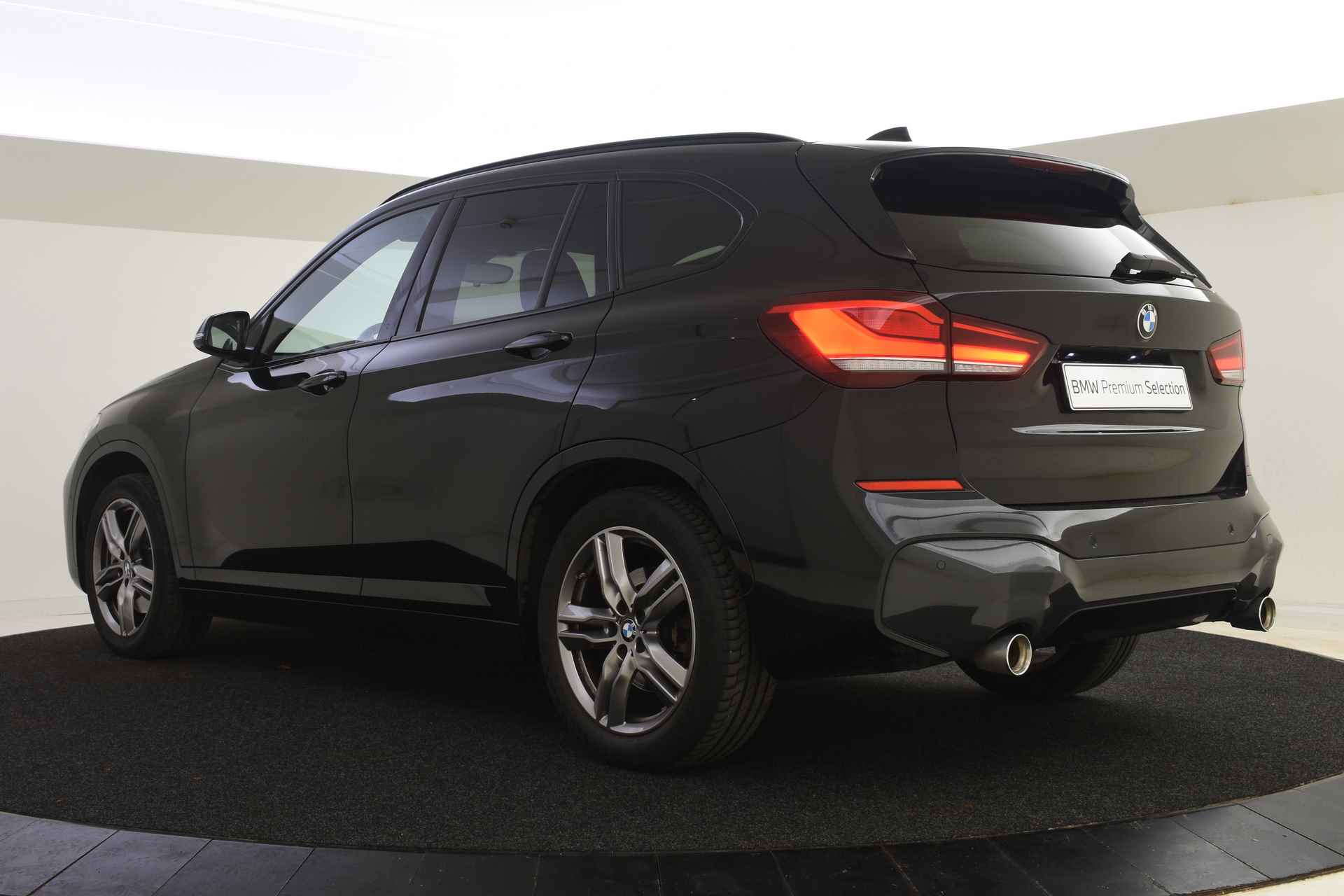 BMW X1 sDrive20i Executive M Sport Automaat / Sportstoelen / Adaptieve LED / Active Cruise Control / Achteruitrijcamera / Head-Up / Park Assistant / Driving Assistant Plus - 6/47