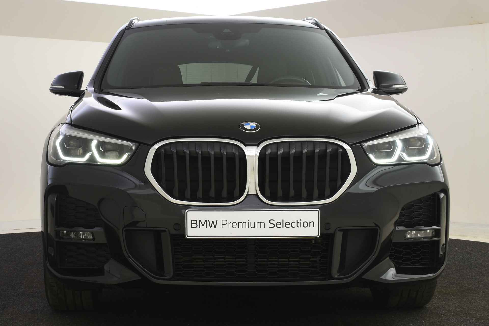 BMW X1 sDrive20i Executive M Sport Automaat / Sportstoelen / Adaptieve LED / Active Cruise Control / Achteruitrijcamera / Head-Up / Park Assistant / Driving Assistant Plus - 9/47
