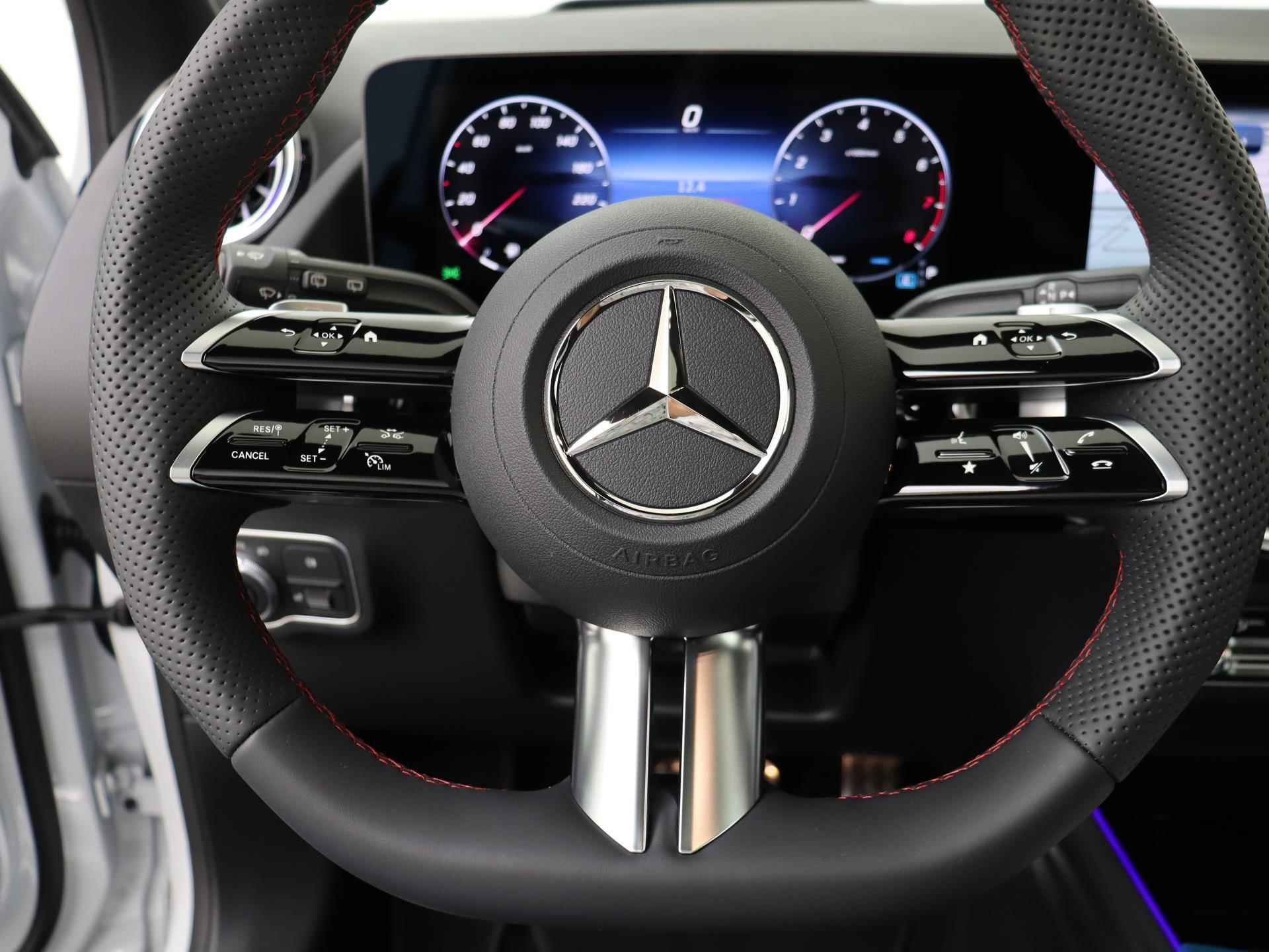Mercedes-Benz GLA-klasse 180 AMG Line / Premium Plus/ Panoramadak/ 20 inch - 4/39