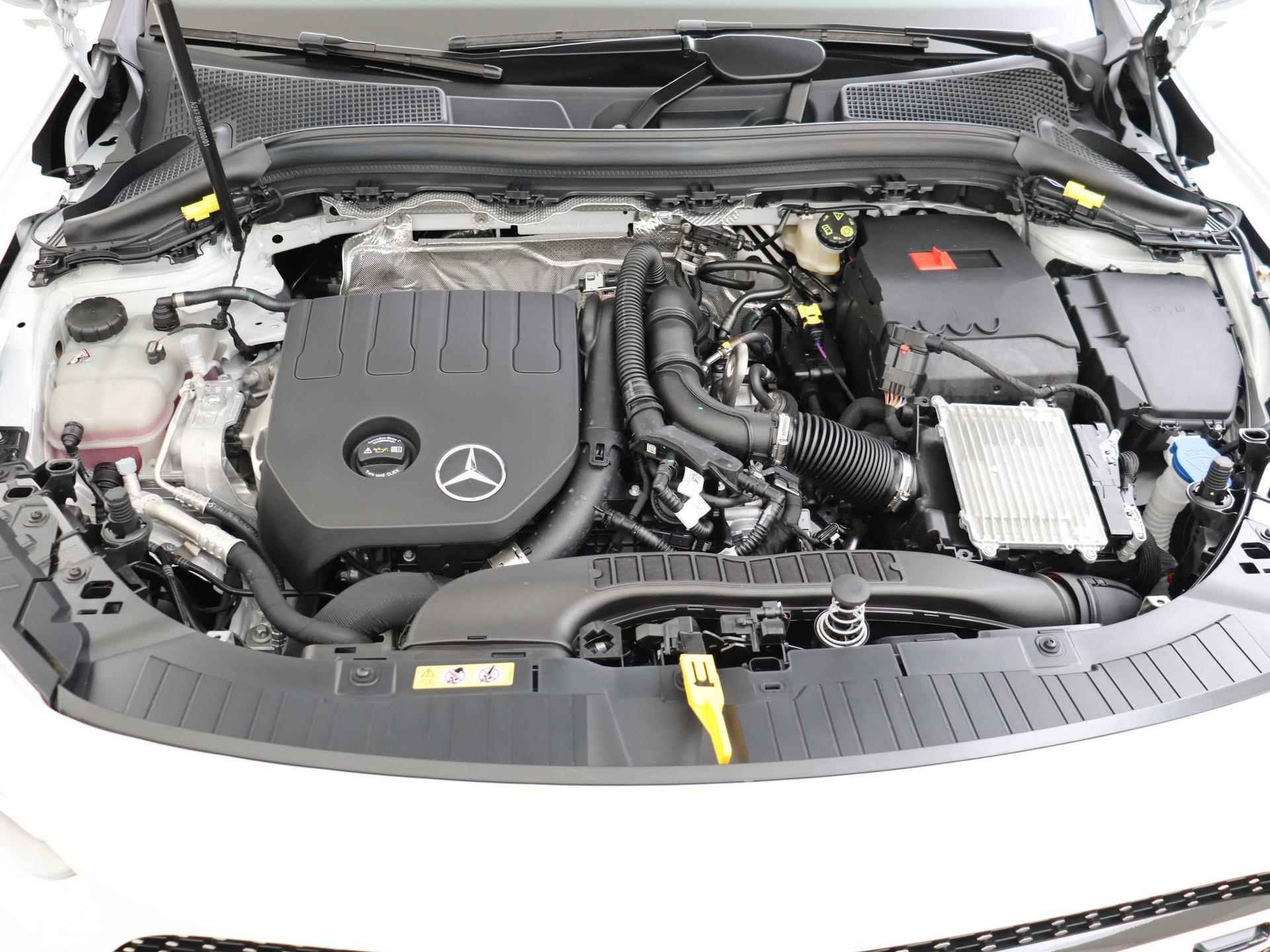 Mercedes-Benz GLA-klasse 180 AMG Line / Premium Plus/ Panoramadak/ 20 inch - 11/39