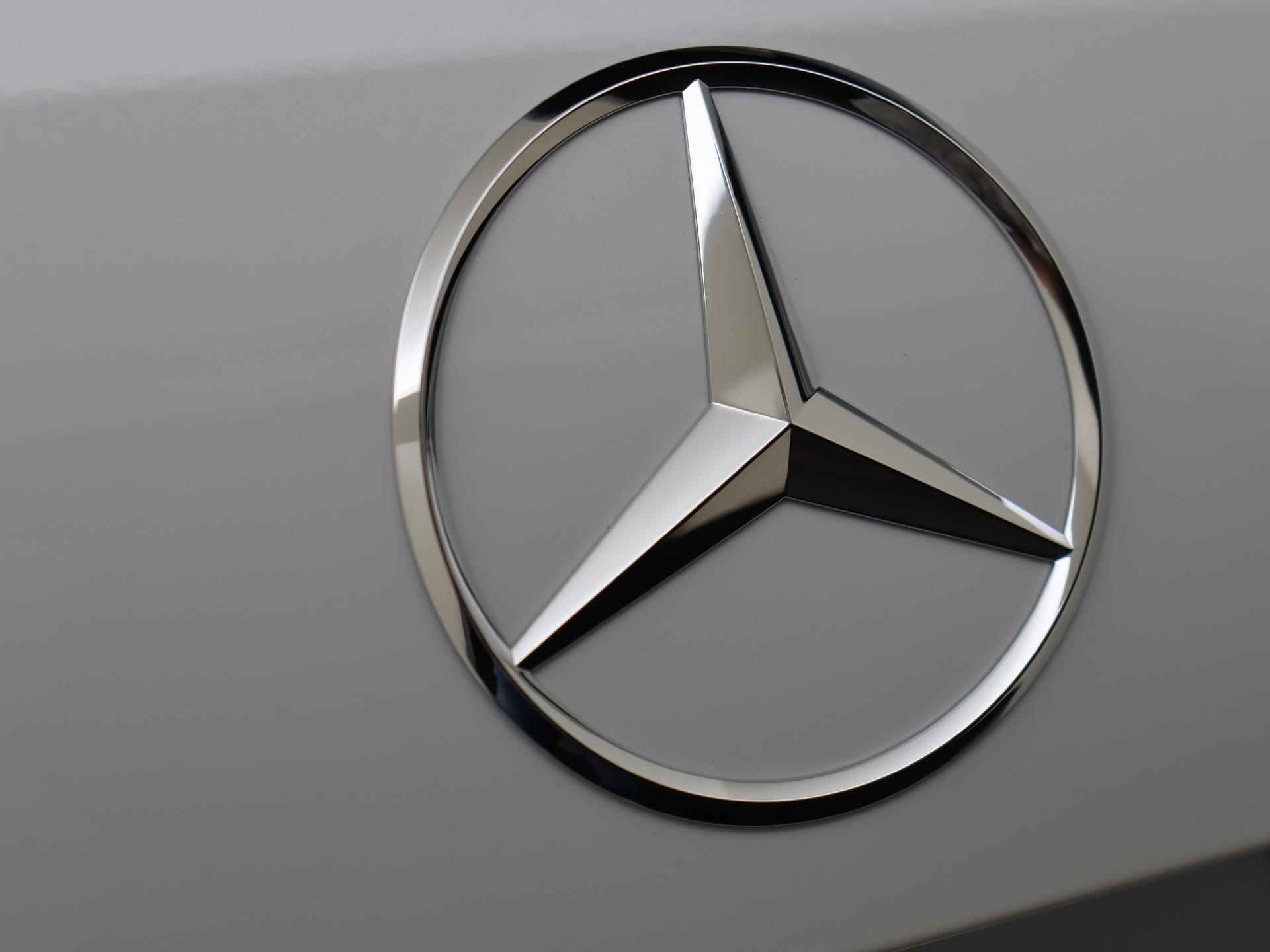 Mercedes-Benz GLA-klasse 180 AMG Line / Premium Plus/ Panoramadak/ 20 inch - 34/39