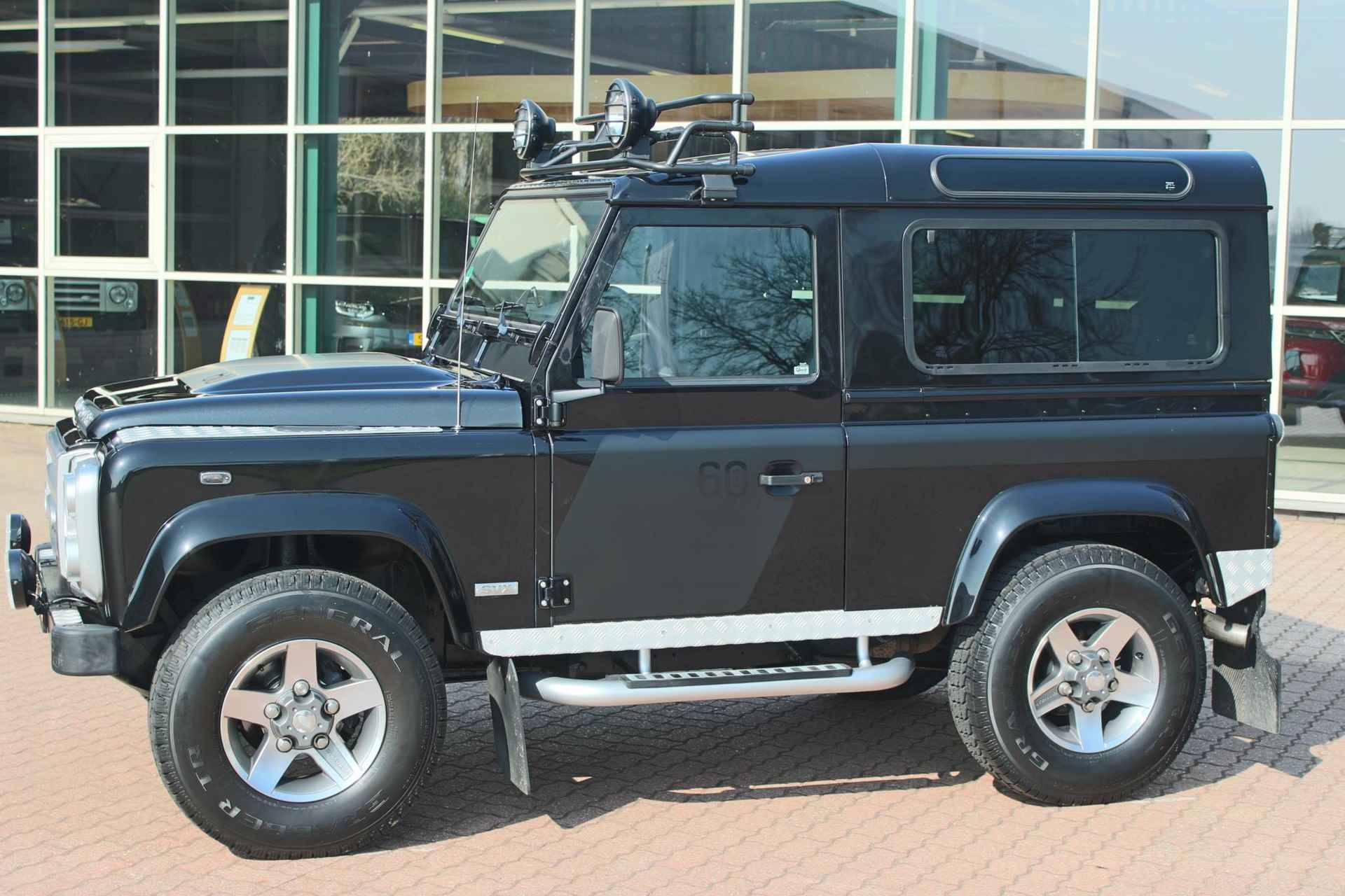 Land Rover Defender 2.4 TD 90 SW SVX 60th Anniversary „De Uiver” Special - 4/35