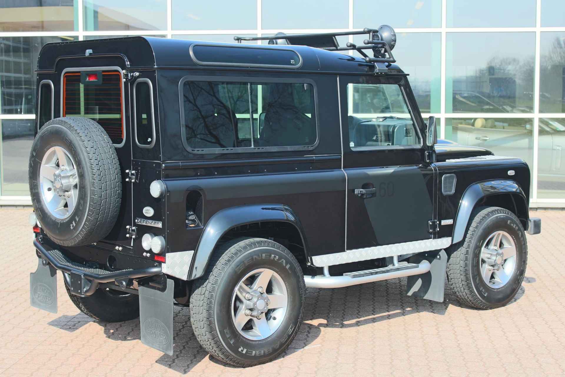 Land Rover Defender 2.4 TD 90 SW SVX 60th Anniversary „De Uiver” Special - 7/35