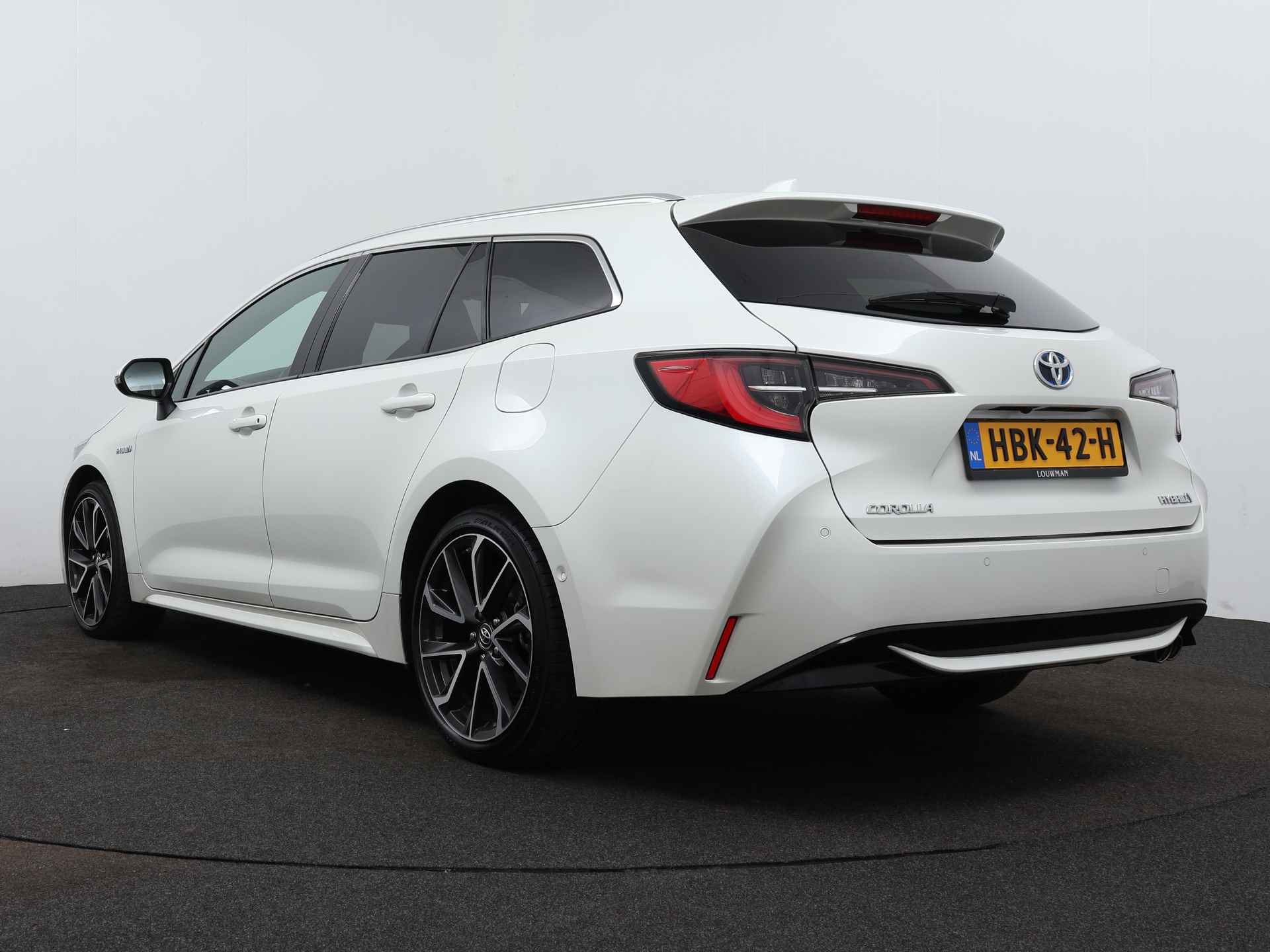 Toyota Corolla Touring Sports 2.0 Hybrid Executive Limited | Parkeersensoren | Dodehoek Ass. | Stoelverwarming | LM velgen | Cruise Control Adaptief | Climate Control | Navigatie | - 16/47