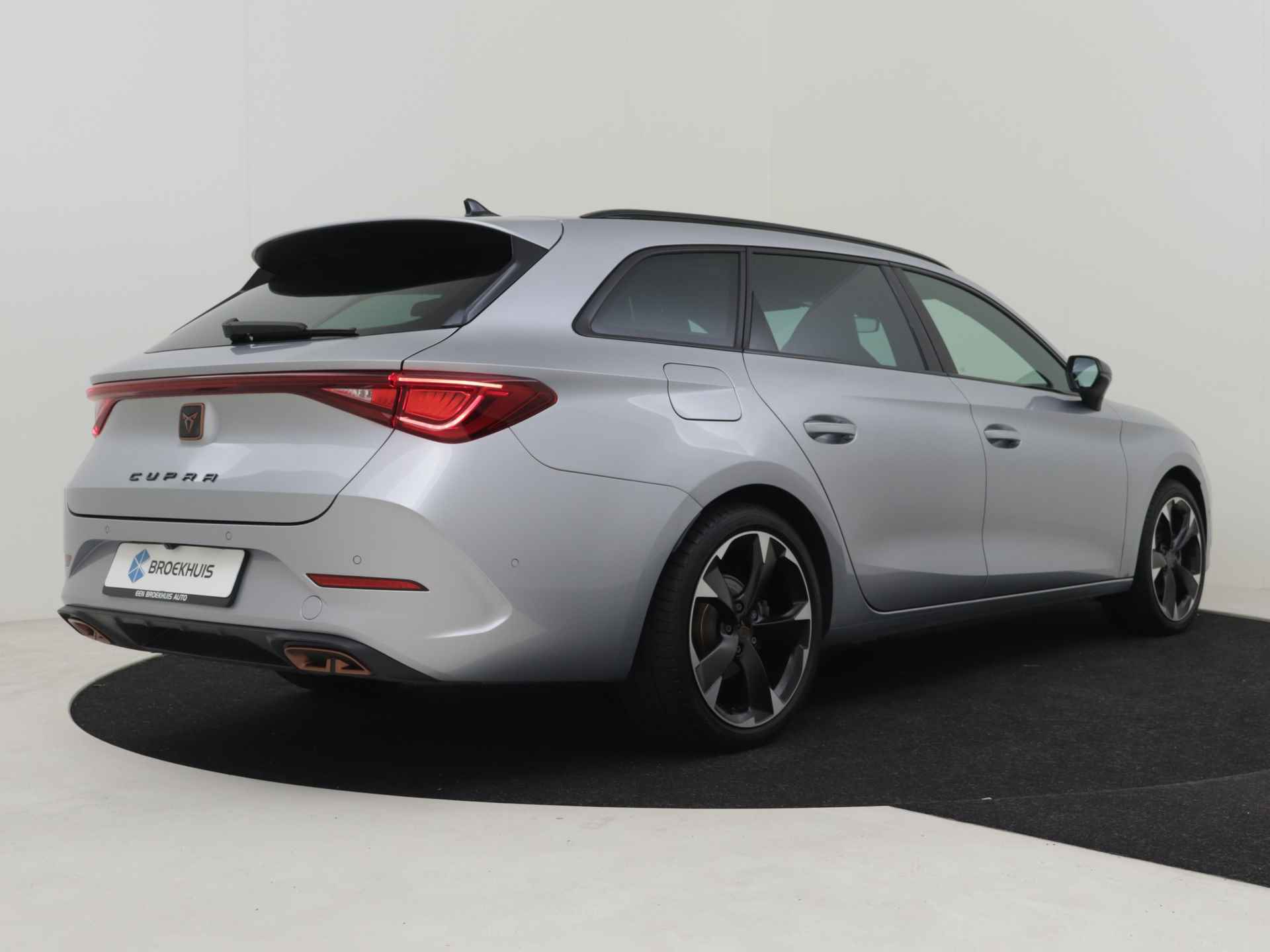 CUPRA Leon Sportstourer 1.4 e-Hybrid Essential Limited 204pk | Keyless | Adaptef cruise control | App connect | Navigatie | Panorama dak | Park assist | - 3/41