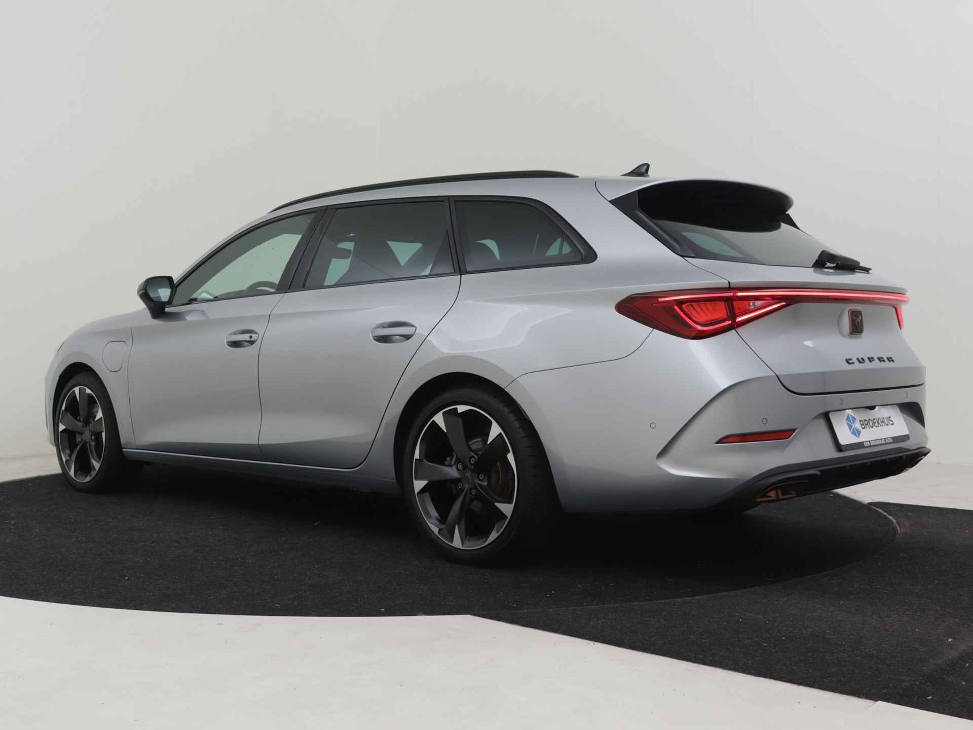 CUPRA Leon Sportstourer 1.4 e-Hybrid Essential Limited 204pk | Keyless | Adaptef cruise control | App connect | Navigatie | Panorama dak | Park assist | - 24/41