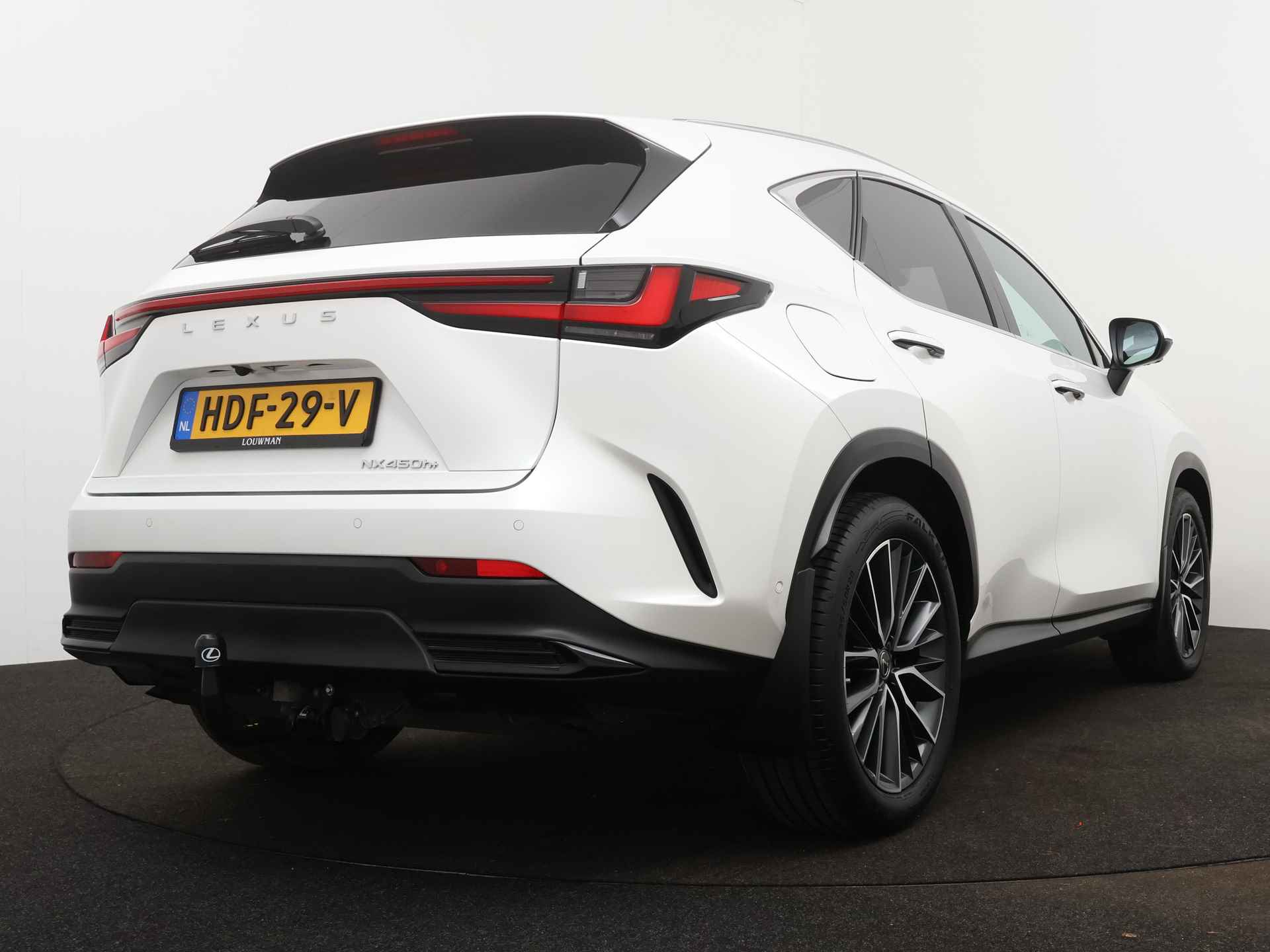 Lexus NX 450h+ Executive Limited | 20" LM Velgen | Head-up Display | Stoeverwarming/-Verkoeling | Stuurverwarming | Trekhaak | 360 Camera | Stoelgeheugen | - 3/56