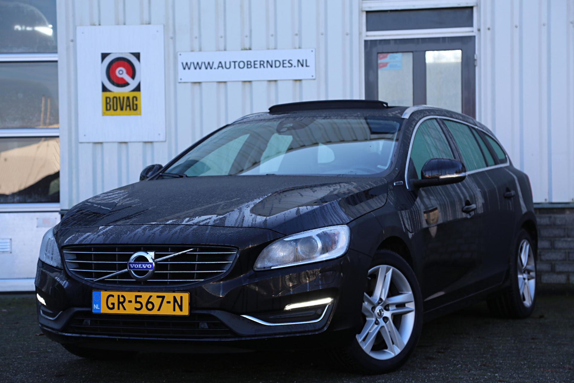 Volvo V60 2.4 D6 AWD PHEV Plug-In Hybrid Summum*Perfect Volvo Onderh.*NL-Auto*Schuifdak/Afneemb.Trekhaak/H&K/Leder/Stoelverw./Navi/Memorie