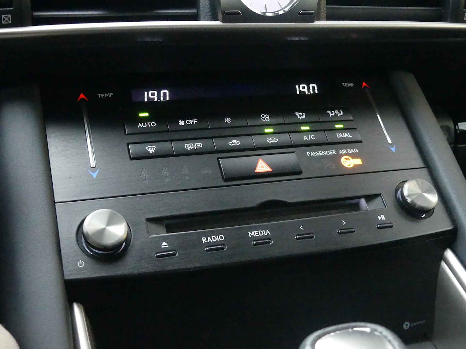 Lexus IS 300h Hybrid Business Line | Navigatie | Stoelverwarming | Keyles - 23/30