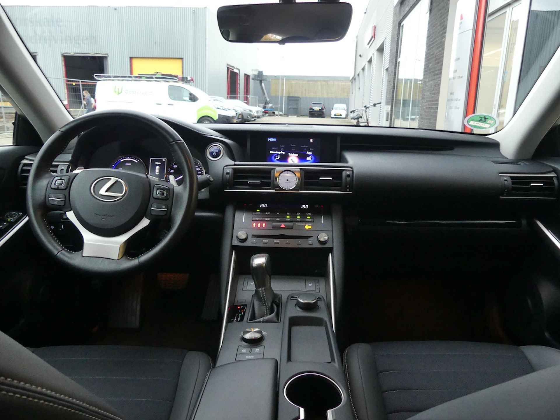 Lexus IS 300h Hybrid Business Line | Navigatie | Stoelverwarming | Keyles - 26/30