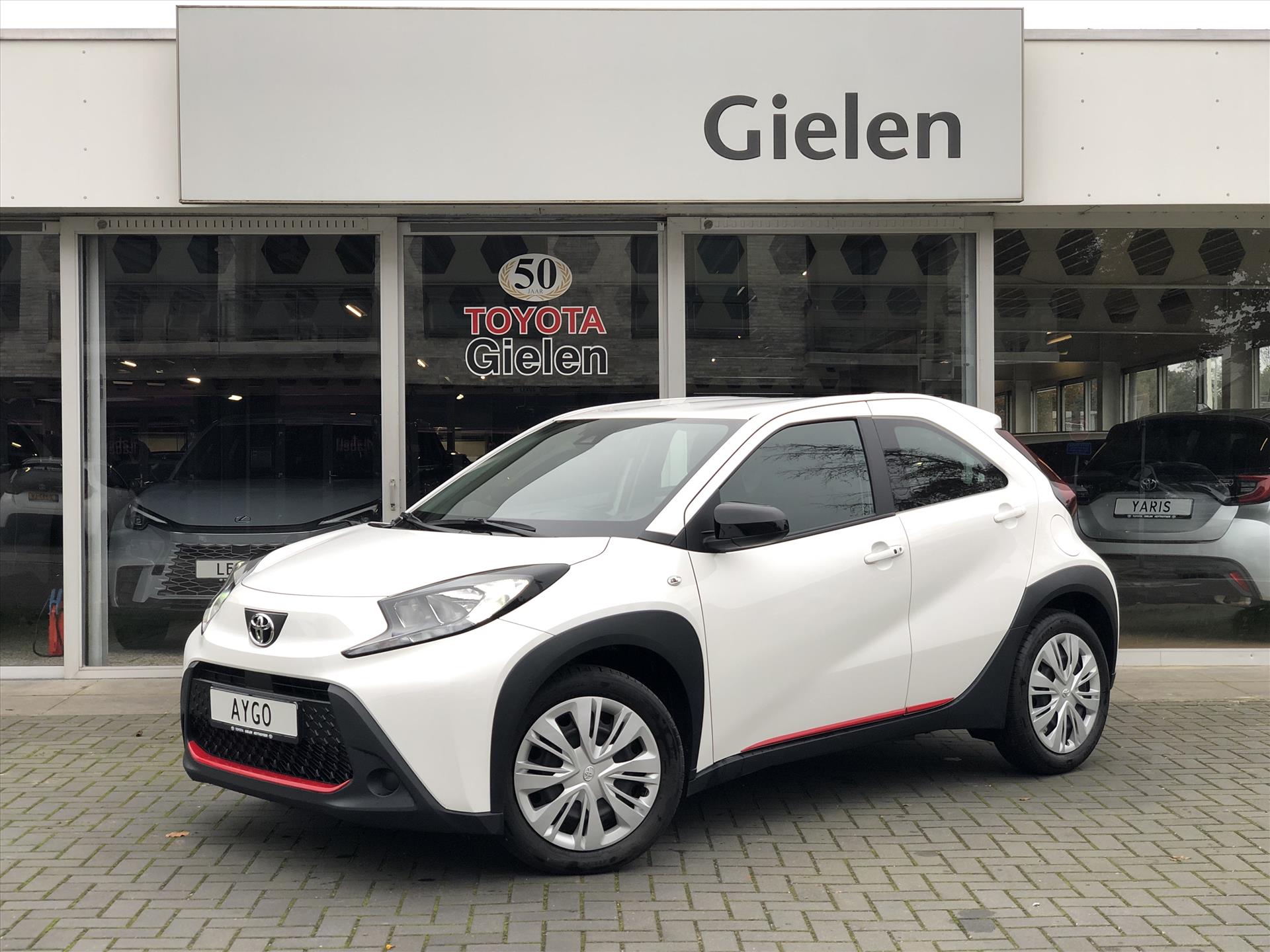 Toyota Aygo X 1.0 VVT-i Play Plus | Apple CarPlay/Android auto, Parkeercamera, Climate control, Stoelverwarming, Keyless