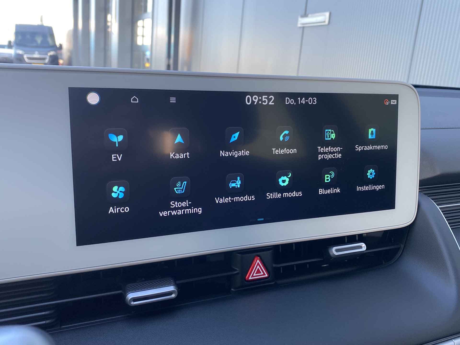 Hyundai IONIQ 5 73 kWh 217pk Connect Automaat | Climate | Camera | Keyless | Full Led | Navigatie | Winterpakket | Warmtepomp | 19" Lichtmetaal - 29/33