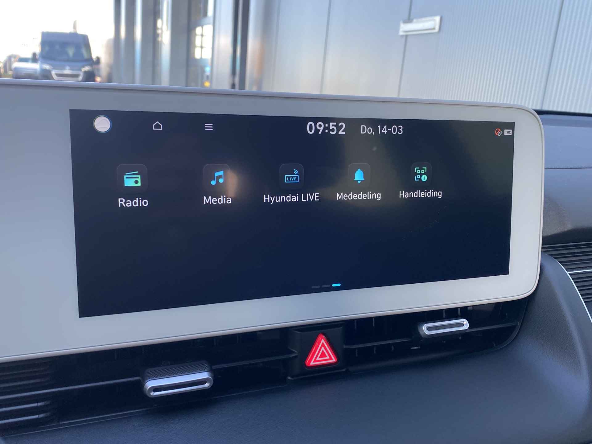 Hyundai IONIQ 5 73 kWh 217pk Connect Automaat | Climate | Camera | Keyless | Full Led | Navigatie | Winterpakket | Warmtepomp | 19" Lichtmetaal - 30/33