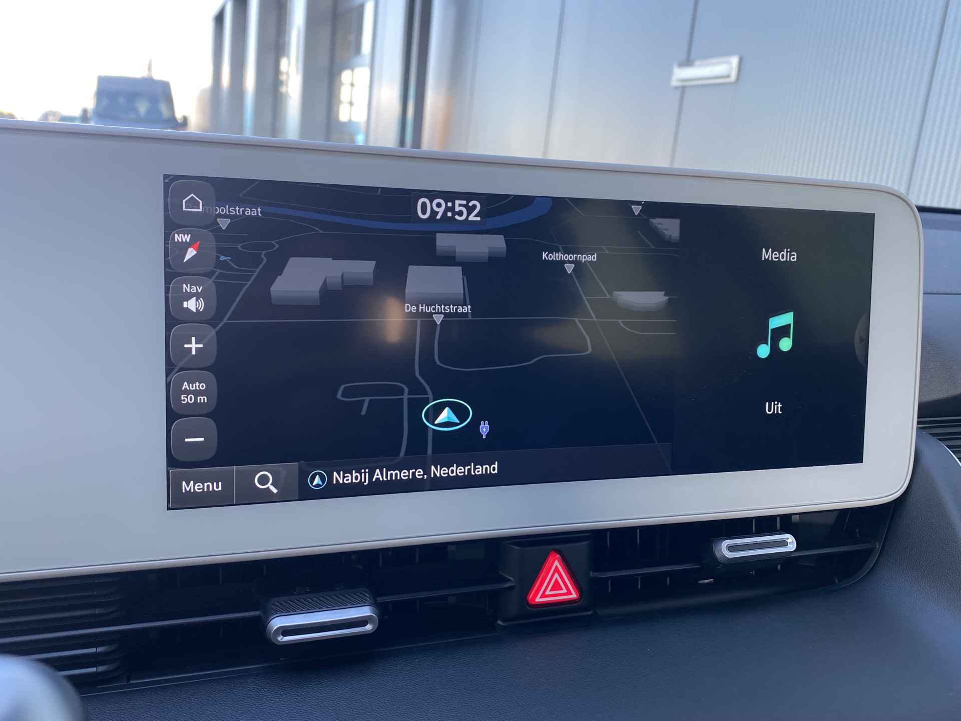 Hyundai IONIQ 5 73 kWh 217pk Connect Automaat | Climate | Camera | Keyless | Full Led | Navigatie | Winterpakket | Warmtepomp | 19" Lichtmetaal - 31/33