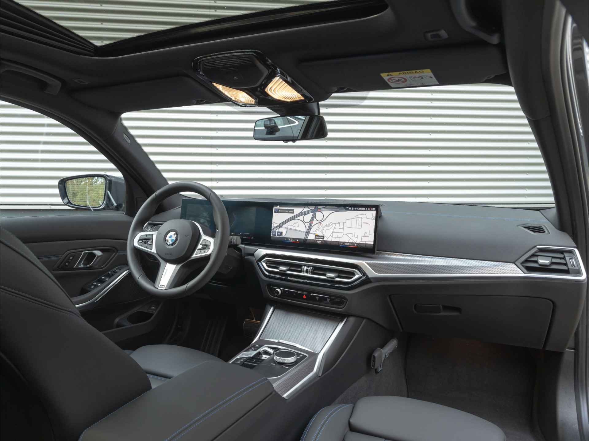 BMW 3 Serie Touring 318i M-Sport - Pano - Trekhaak - Widescreen - Stoelverwarming - Hifi - Camera - 3/36