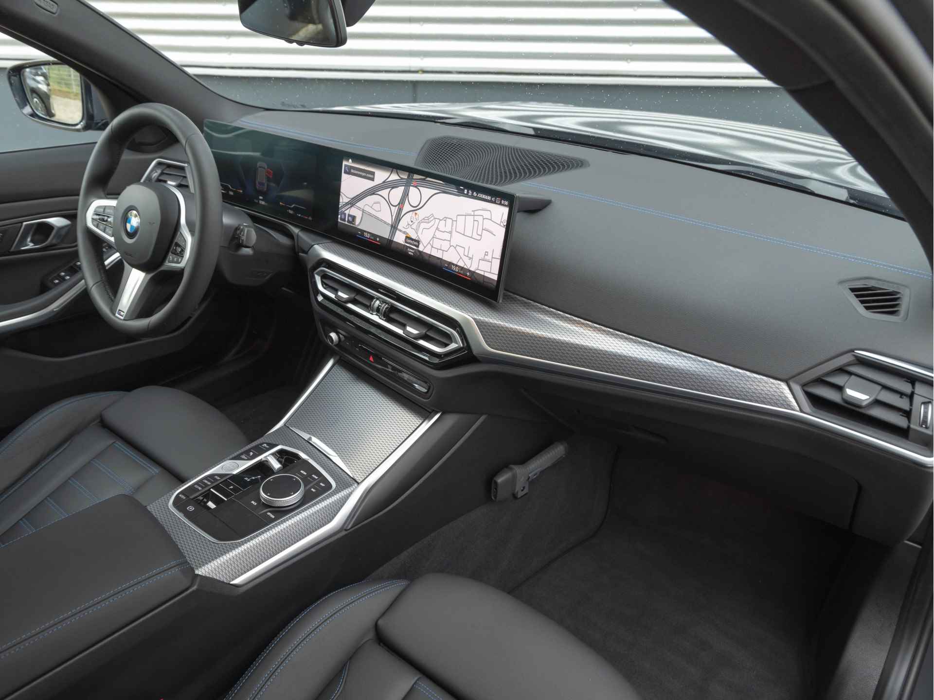 BMW 3 Serie Touring 318i M-Sport - Pano - Trekhaak - Widescreen - Stoelverwarming - Hifi - Camera - 17/36