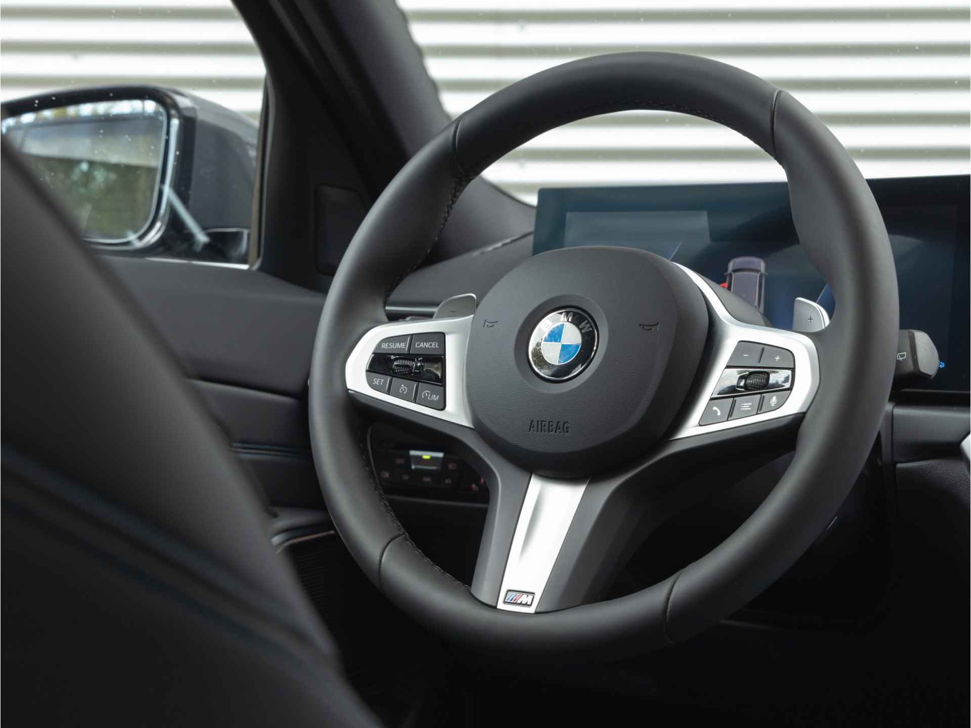 BMW 3 Serie Touring 318i M-Sport - Pano - Trekhaak - Widescreen - Stoelverwarming - Hifi - Camera - 24/36